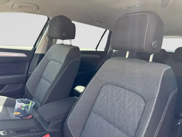 Volkswagen Passat view 9