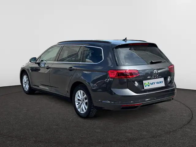 Volkswagen Passat view 2