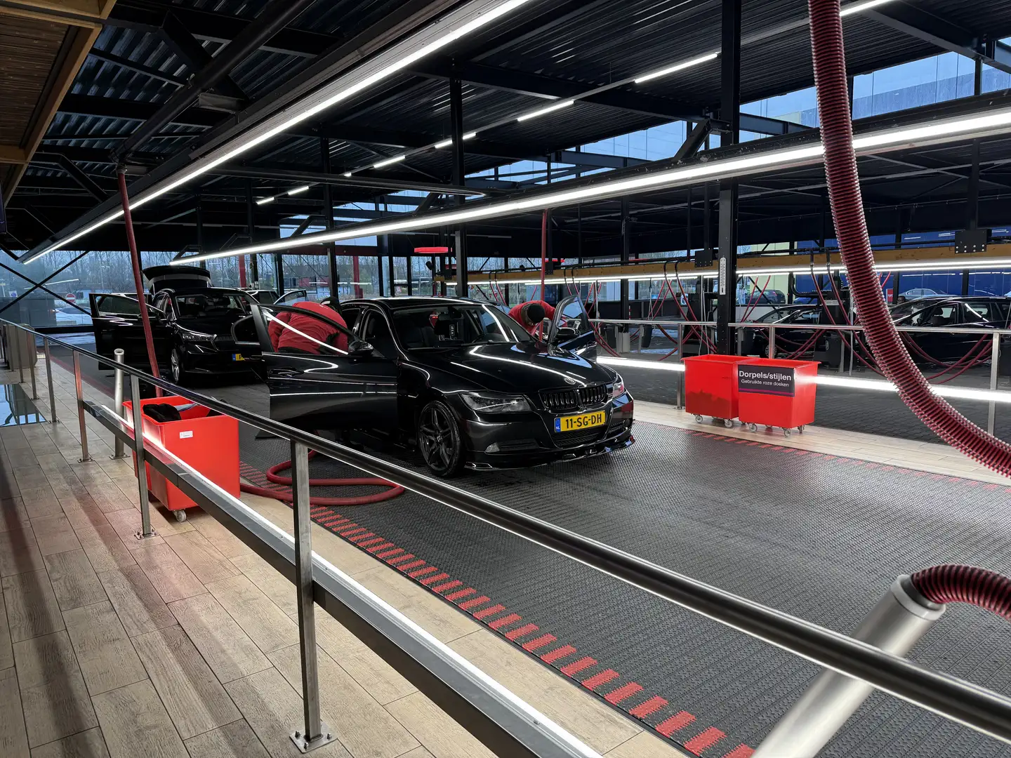 BMW 330 318i Dynamic Exec. Zwart - 1