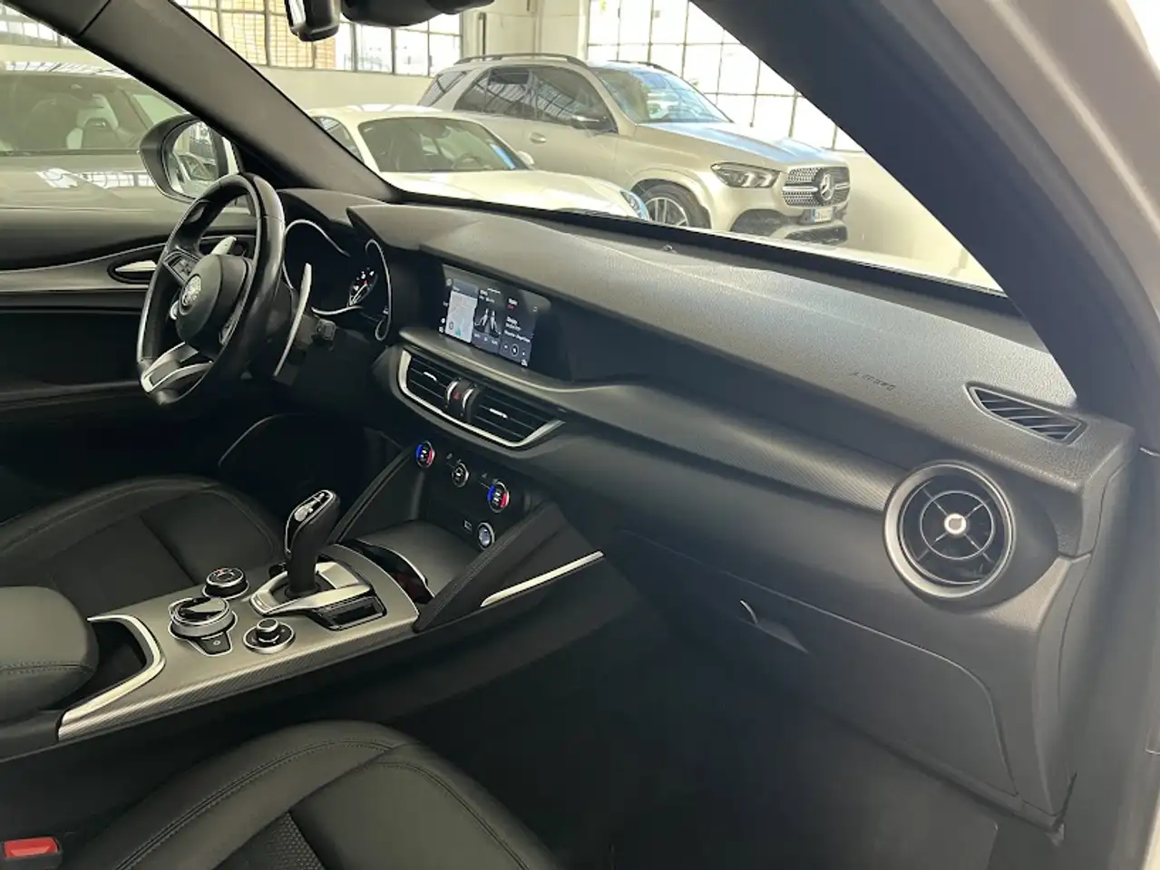 Alfa Romeo Stelvio 2022 — фото 11