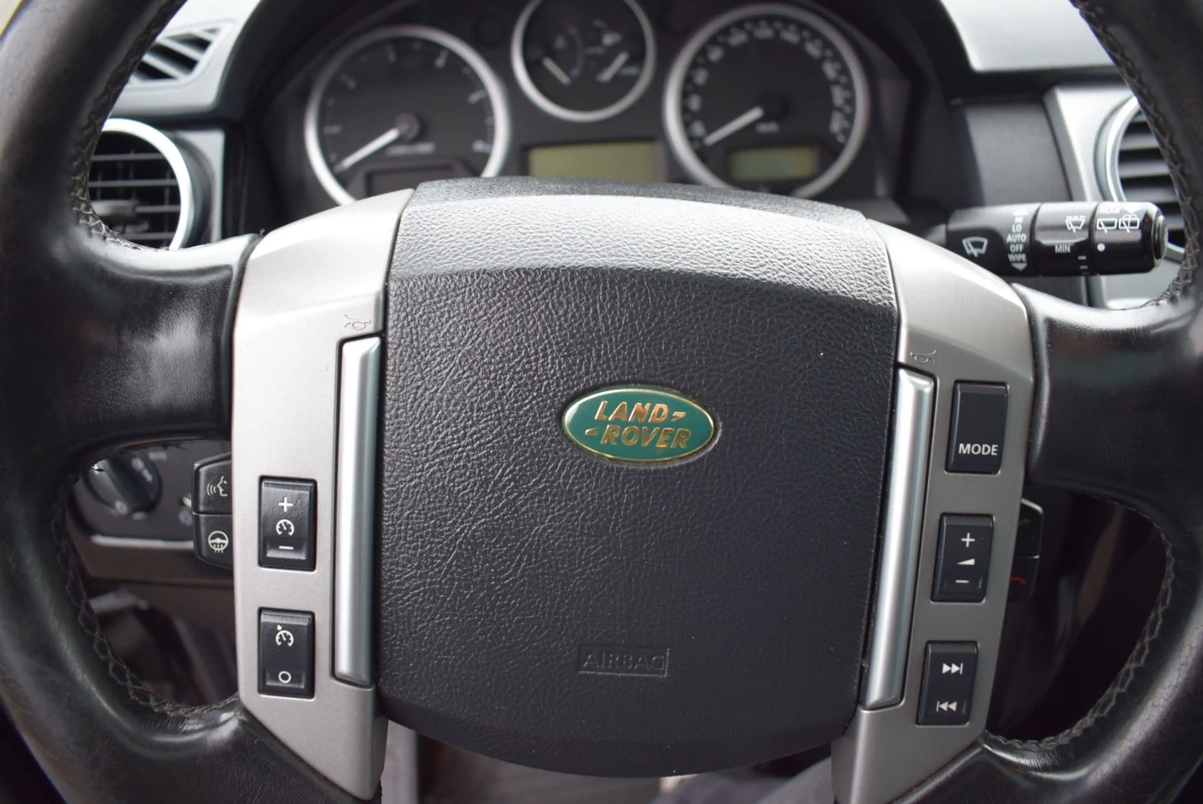 Land Rover Discovery V6 TD HSE — photo 12
