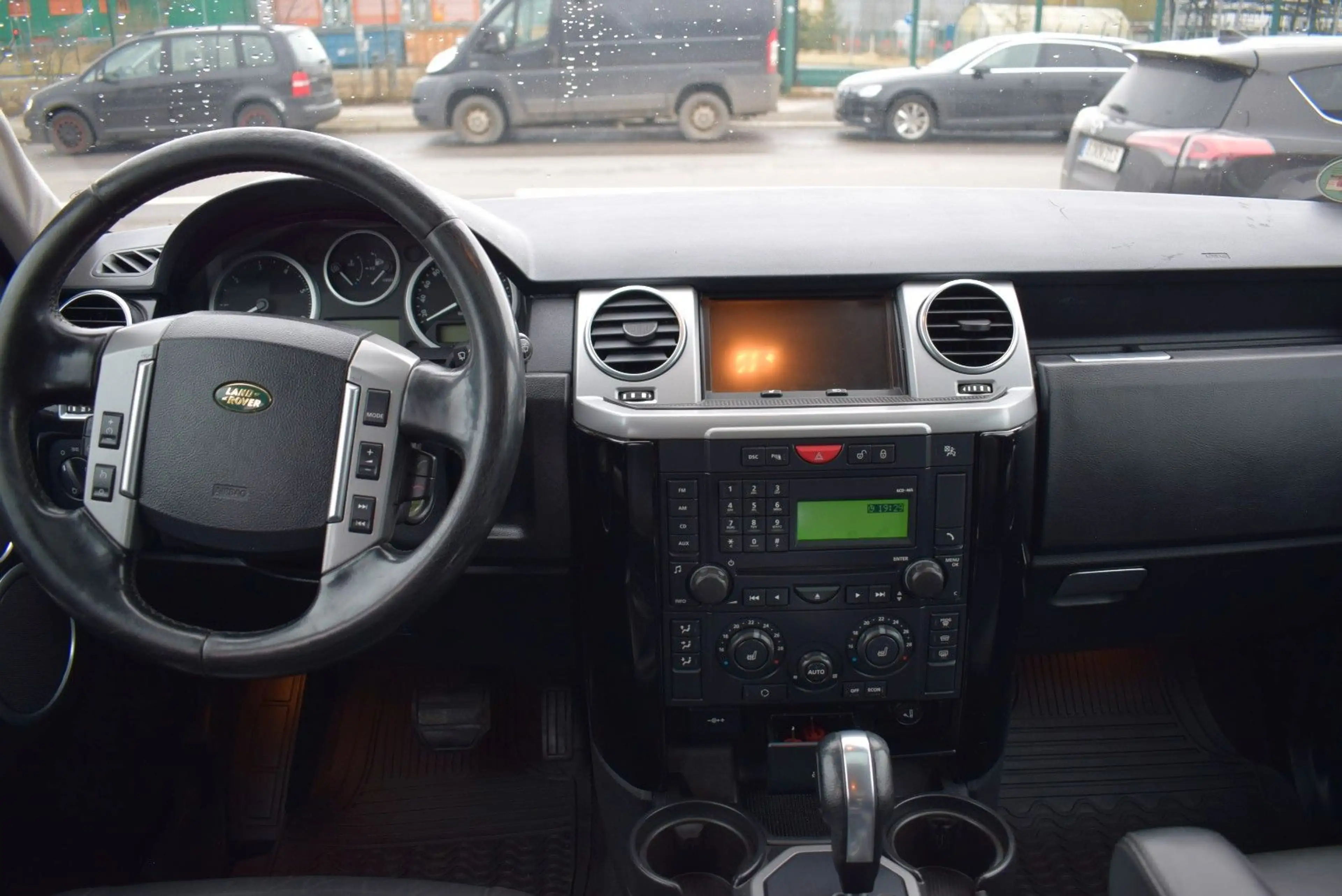 Land Rover Discovery V6 TD HSE — photo 10