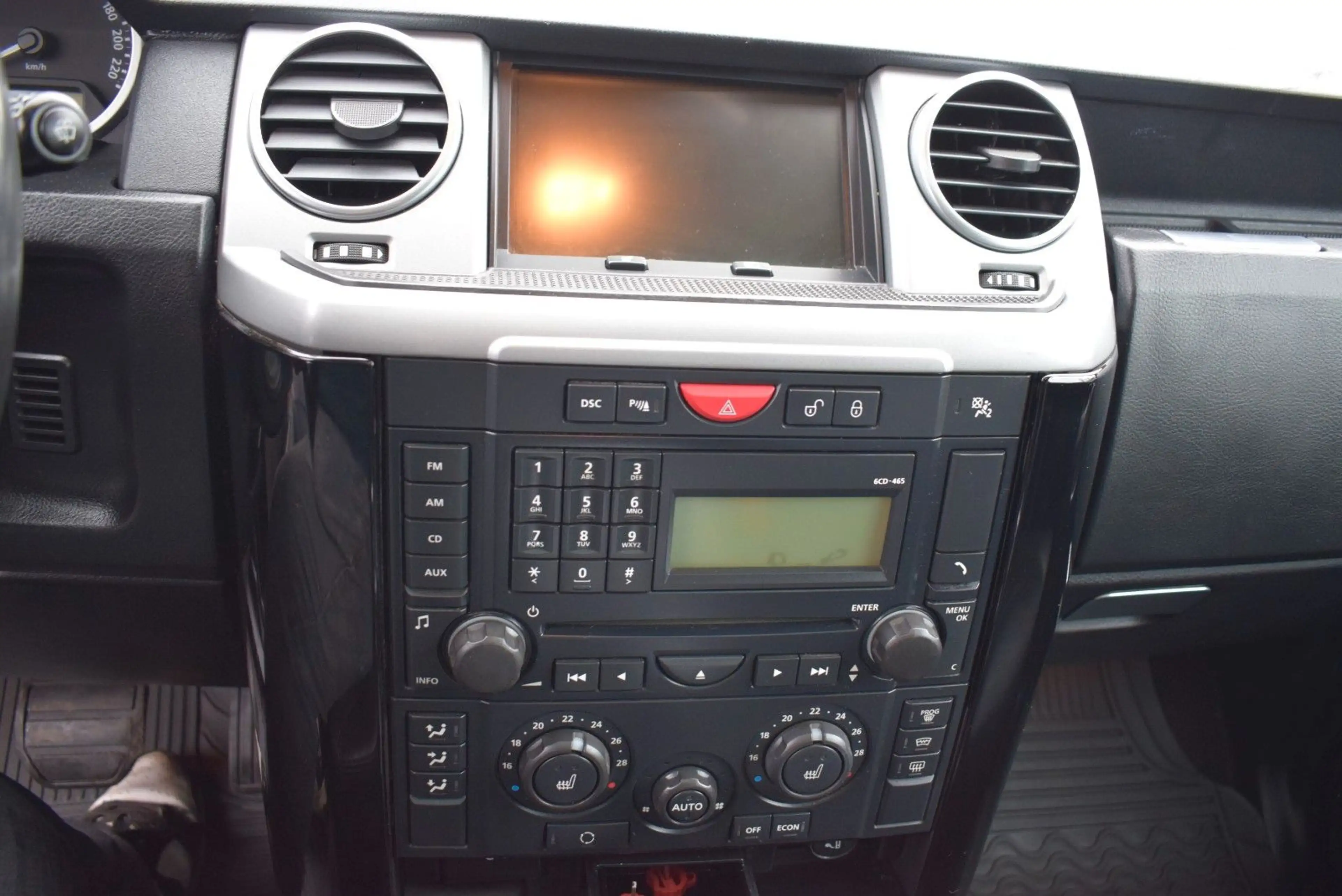 Land Rover Discovery V6 TD HSE — photo 13