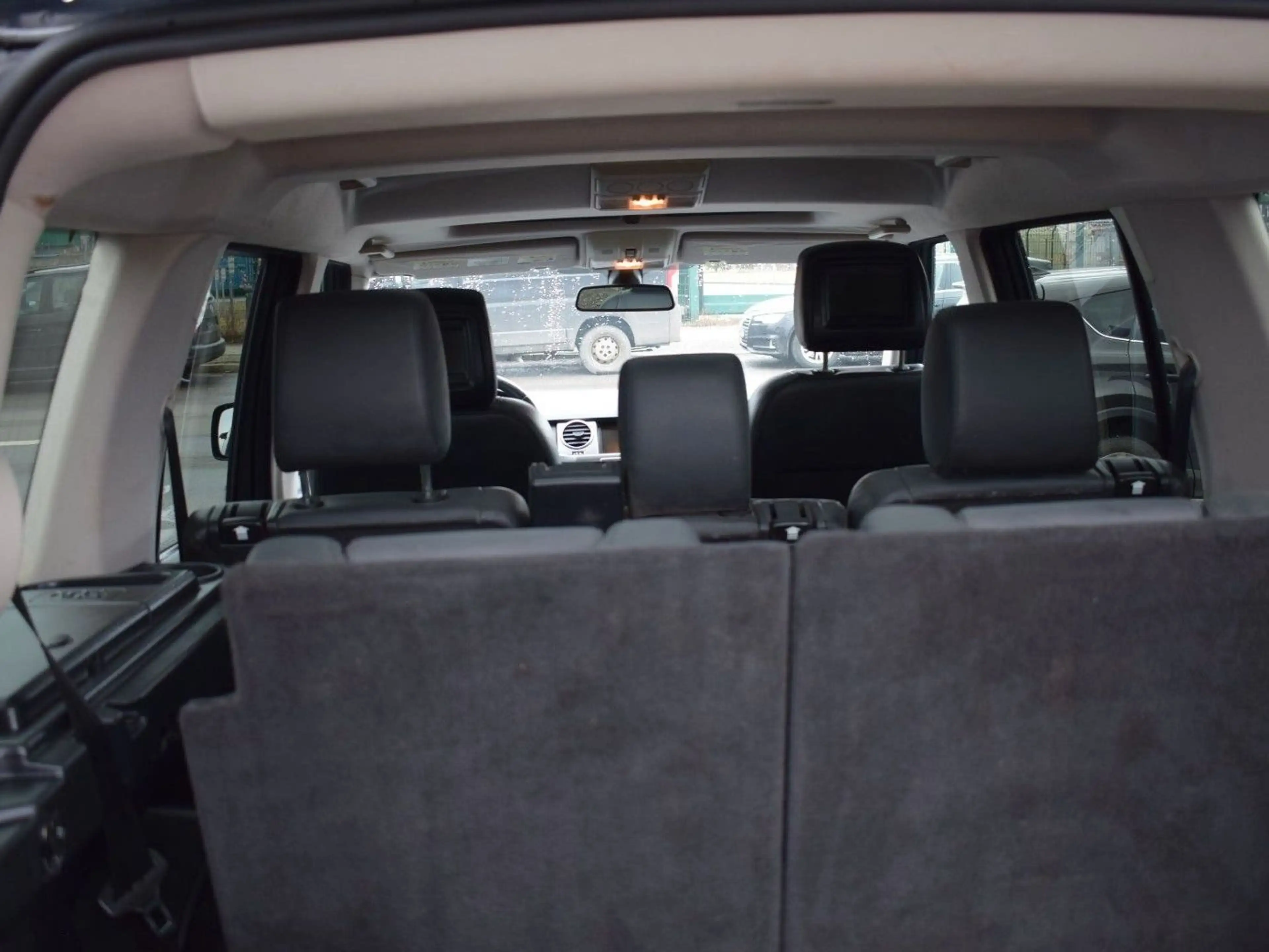 Land Rover Discovery V6 TD HSE — photo 9