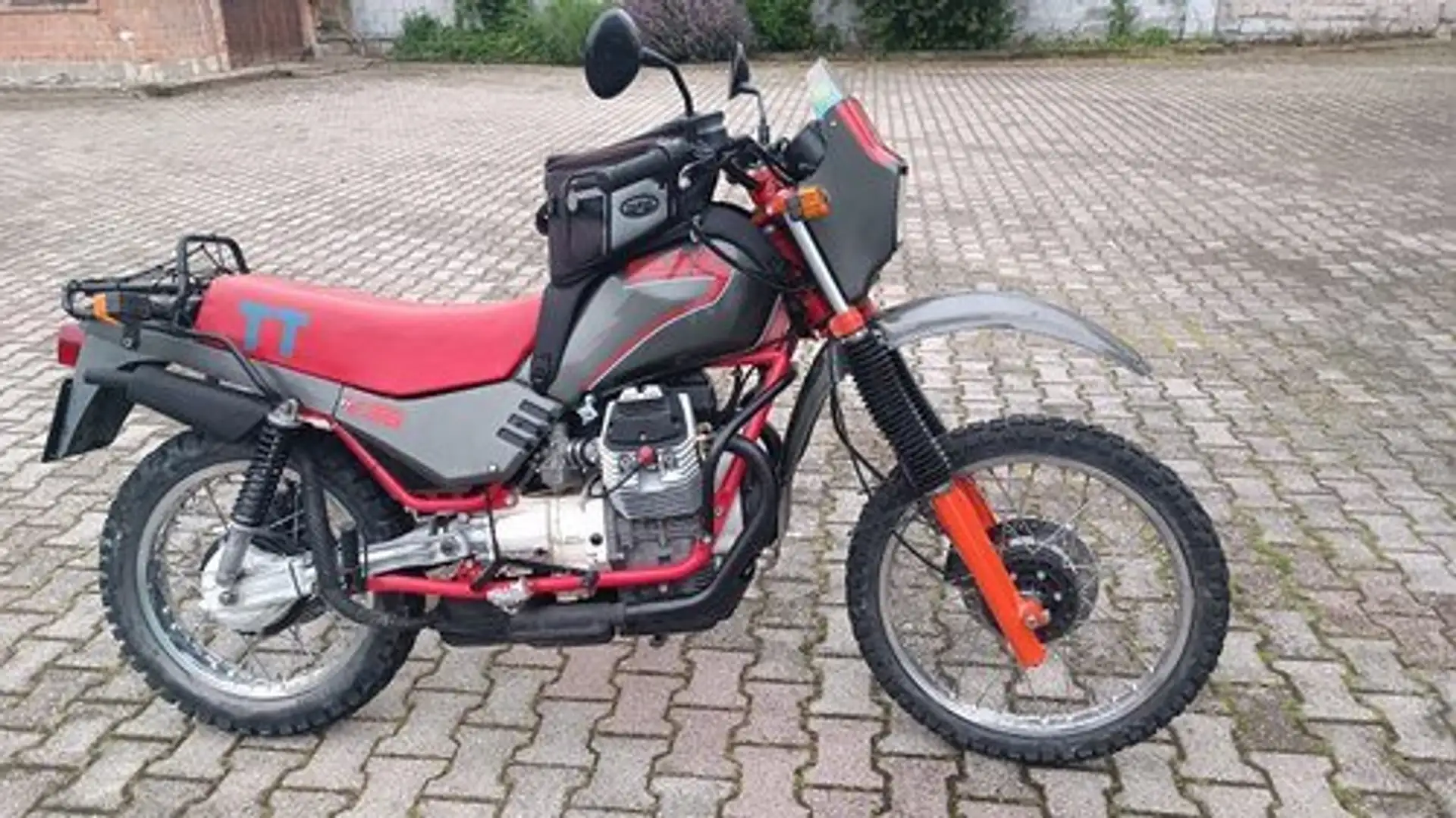 Moto Guzzi v 35 tt Красный - 1