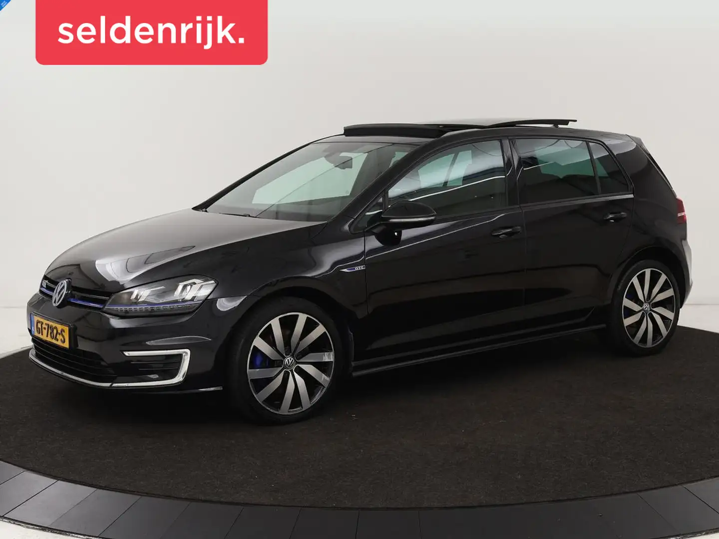Volkswagen Golf GTE 1.4 TSI | Panoramadak | Navigatie | Full LED | Par Zwart - 1