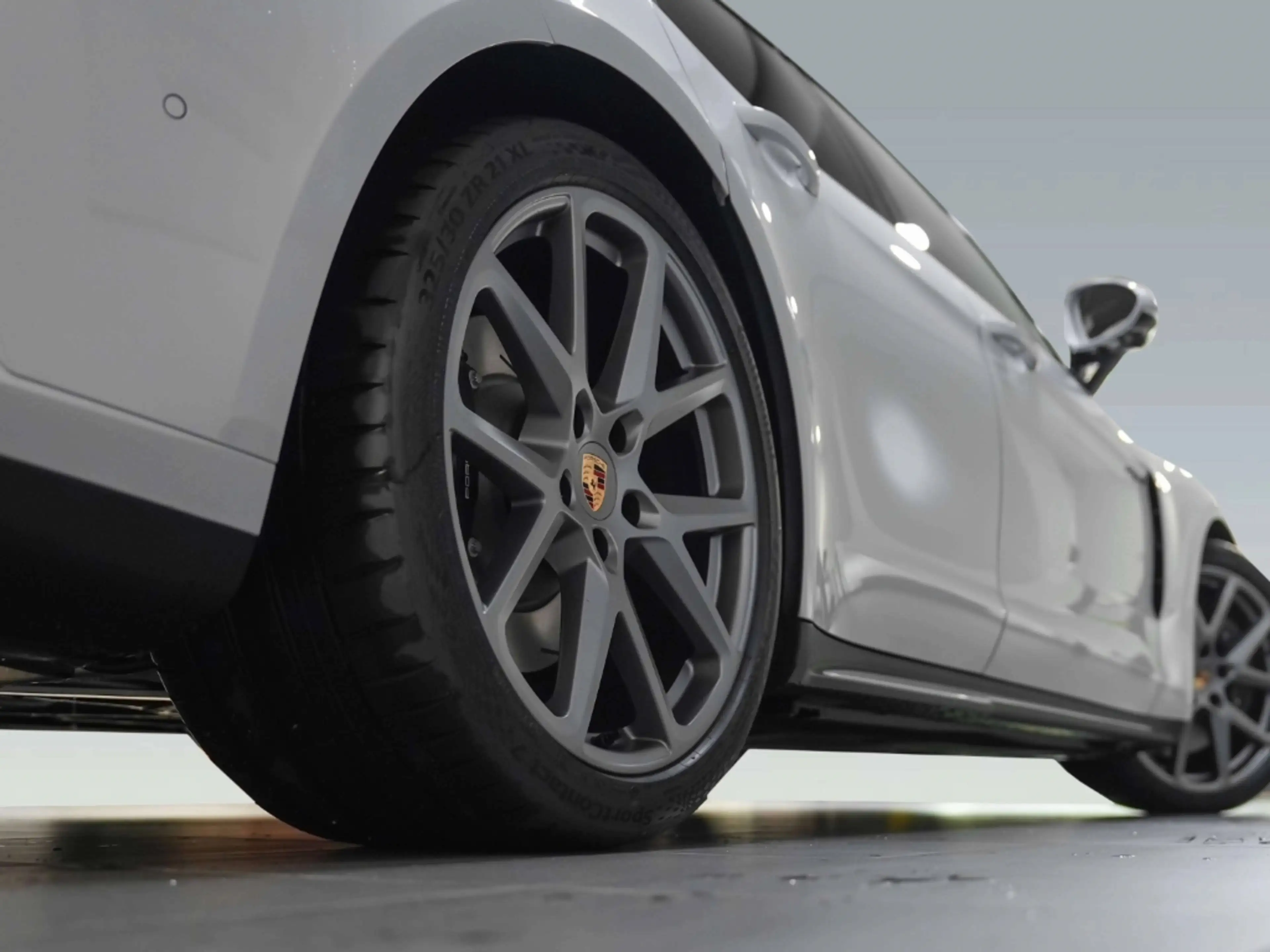 Porsche Panamera 4 E-Hybrid — photo 7