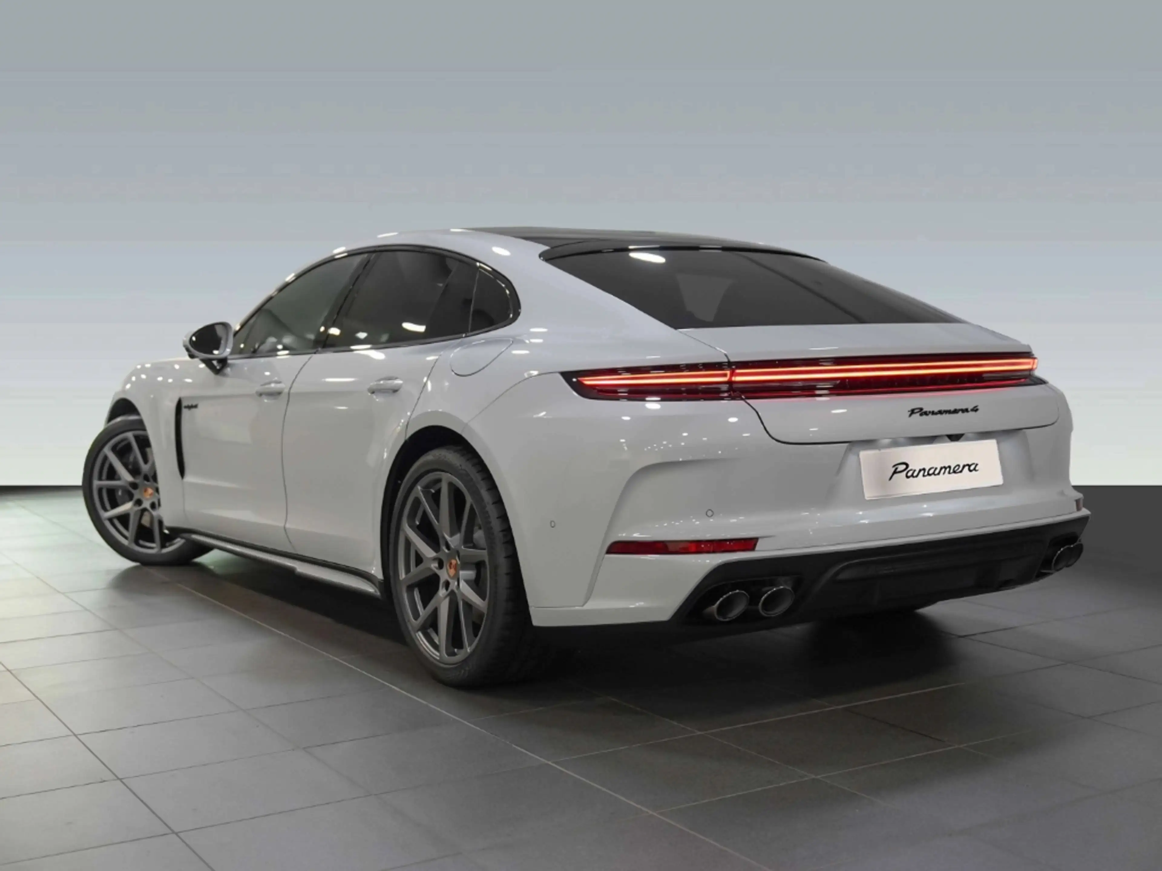Porsche Panamera 4 E-Hybrid — photo 3