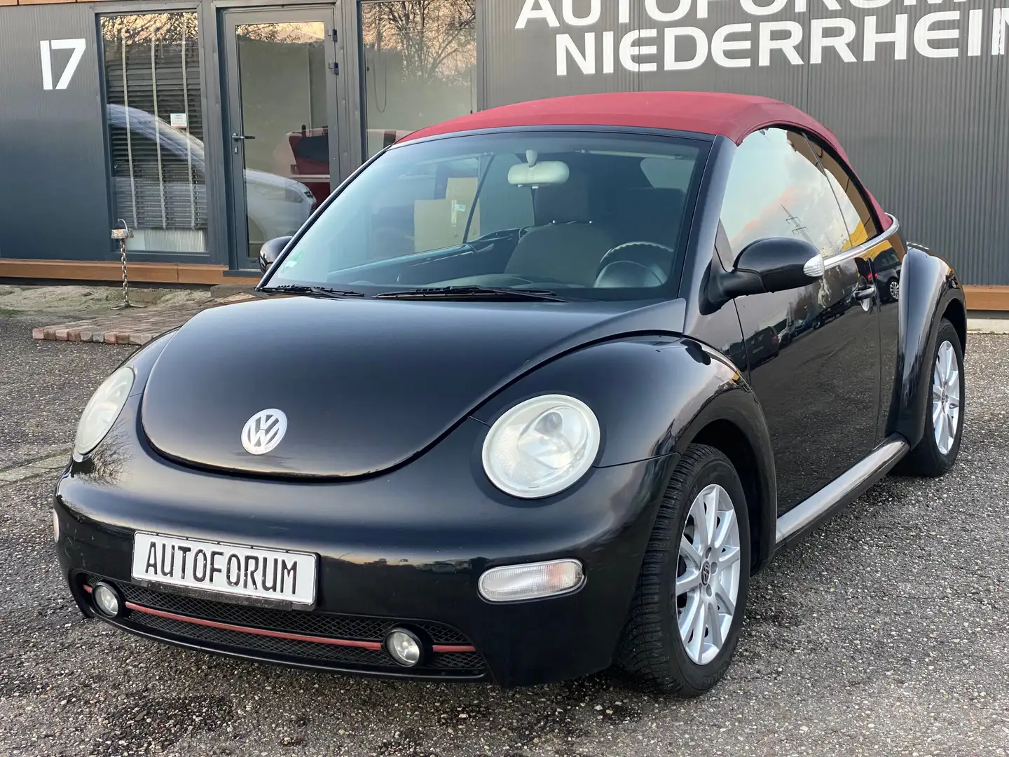 Volkswagen New Beetle 1.6 Highline Schwarz - 1