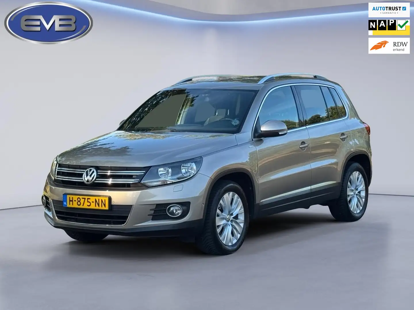 Volkswagen Tiguan 1.4 TSI Sport&Style, navigatie, climaat control, t Gris - 1