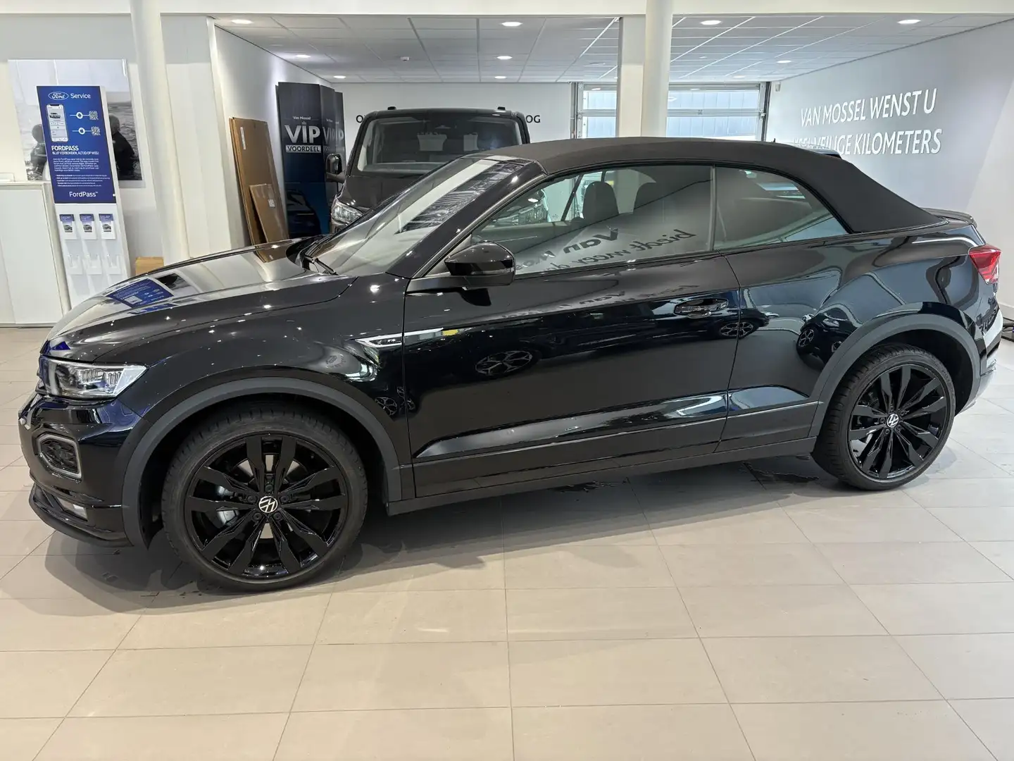 Volkswagen T-Roc Cabrio 1.5 TSI R-Line Aut. | Zwart Optiek | Virtua Schwarz - 2
