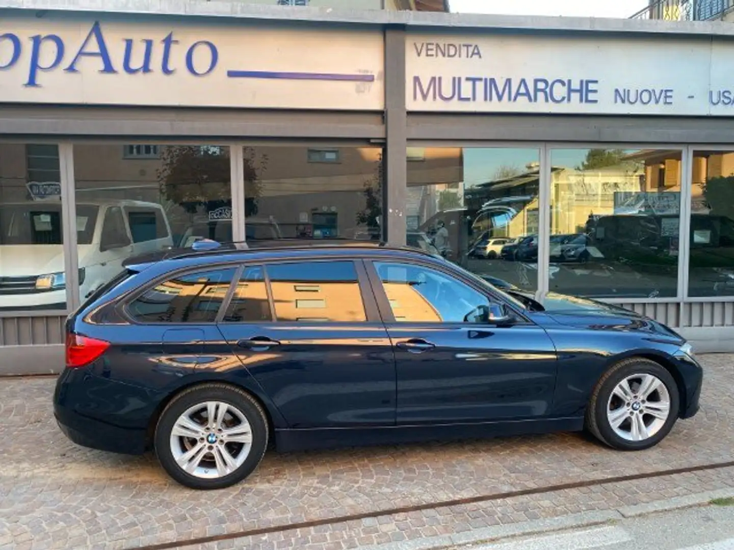 BMW 318 d Touring Business Automatico Blu/Azzurro - 1