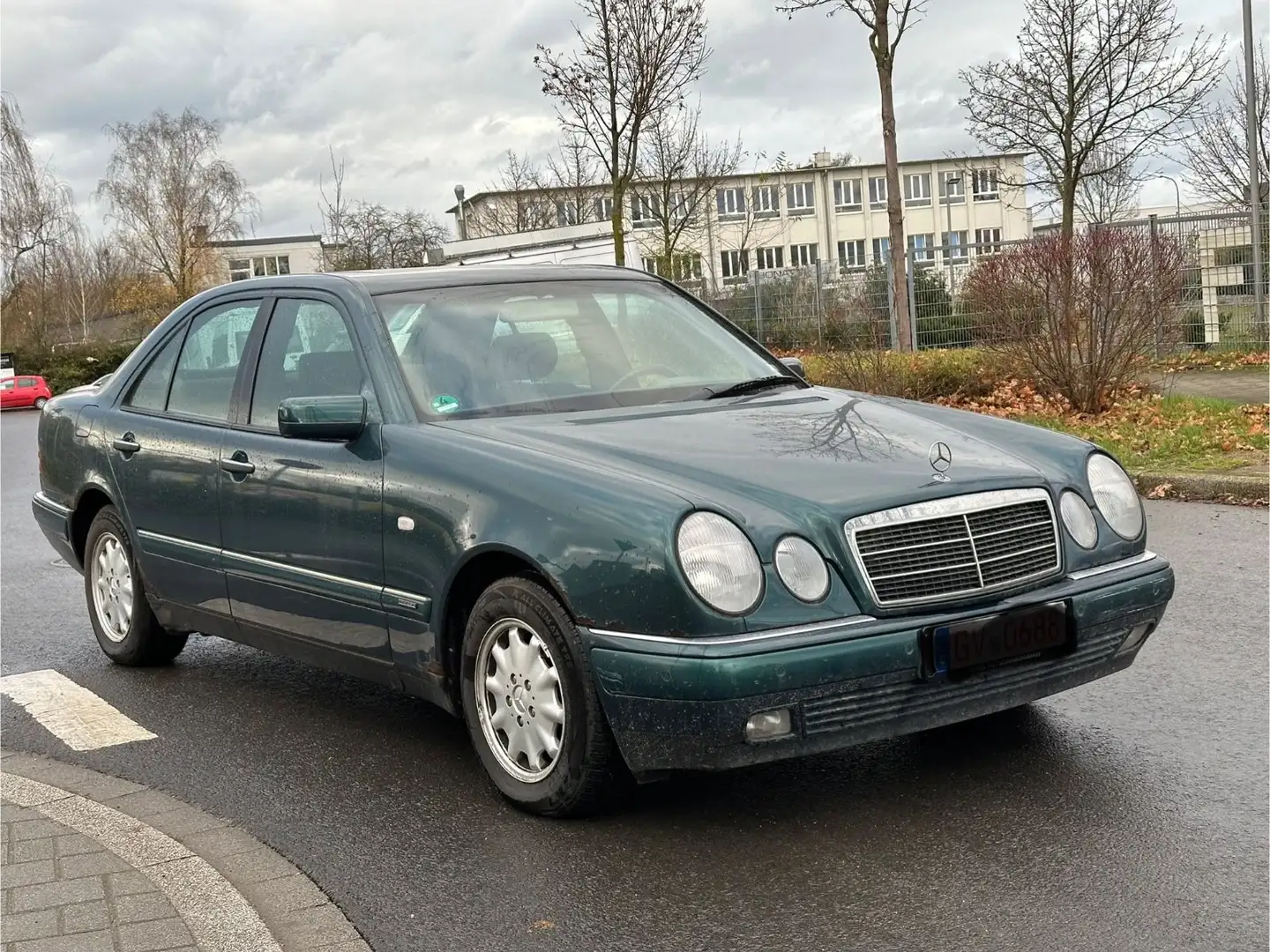 Mercedes-Benz E 230 ELEGANCE Automatik Zöld - 2