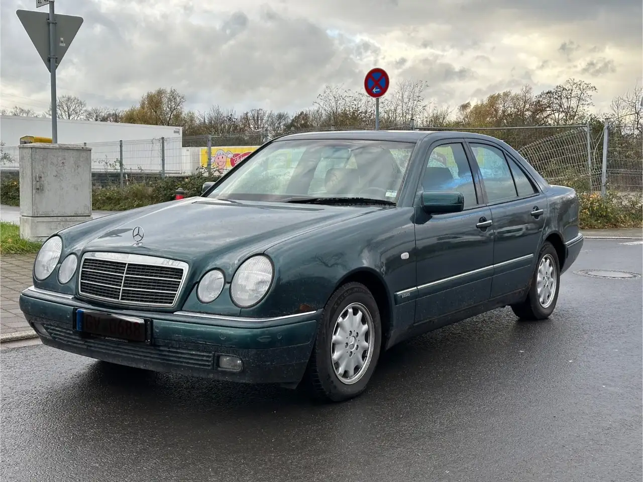 Mercedes-Benz E 230