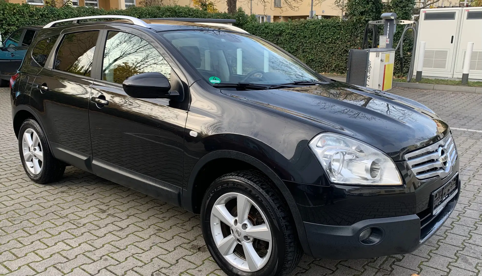 Nissan Qashqai+2 Qashqai 2.0 CVT acenta 1.Hand Pano 7Sitzer Schwarz - 1