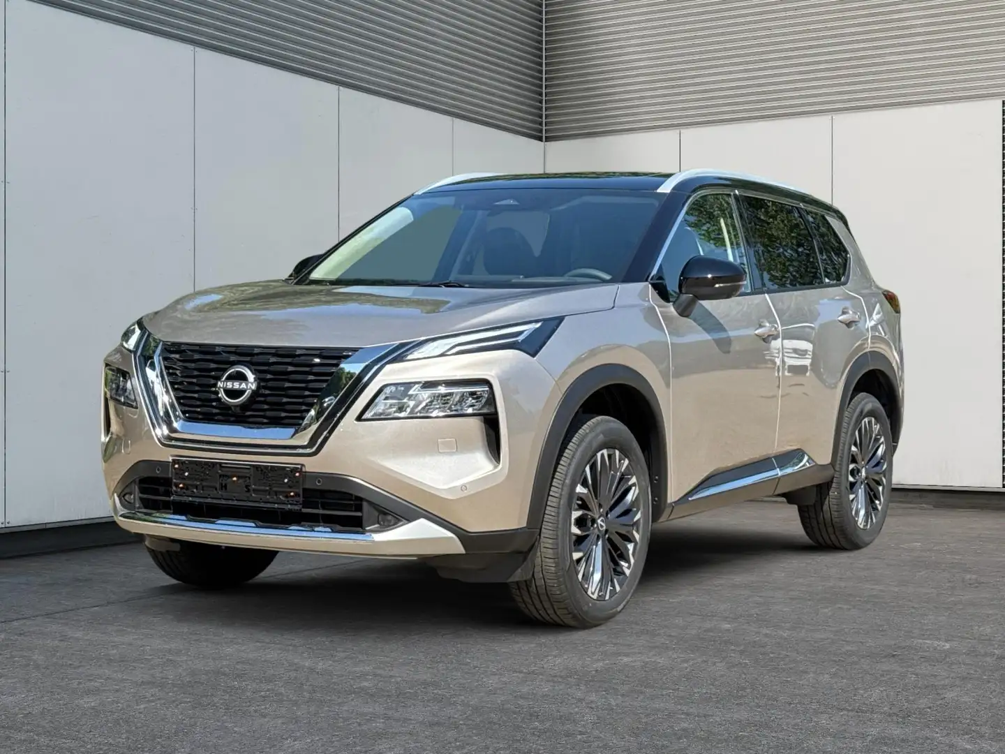 Nissan X-Trail Tekna 360 KAM+NAVI+SHZ+ACC+HuD+19" LM 1.5 VC-T ... Silber - 1
