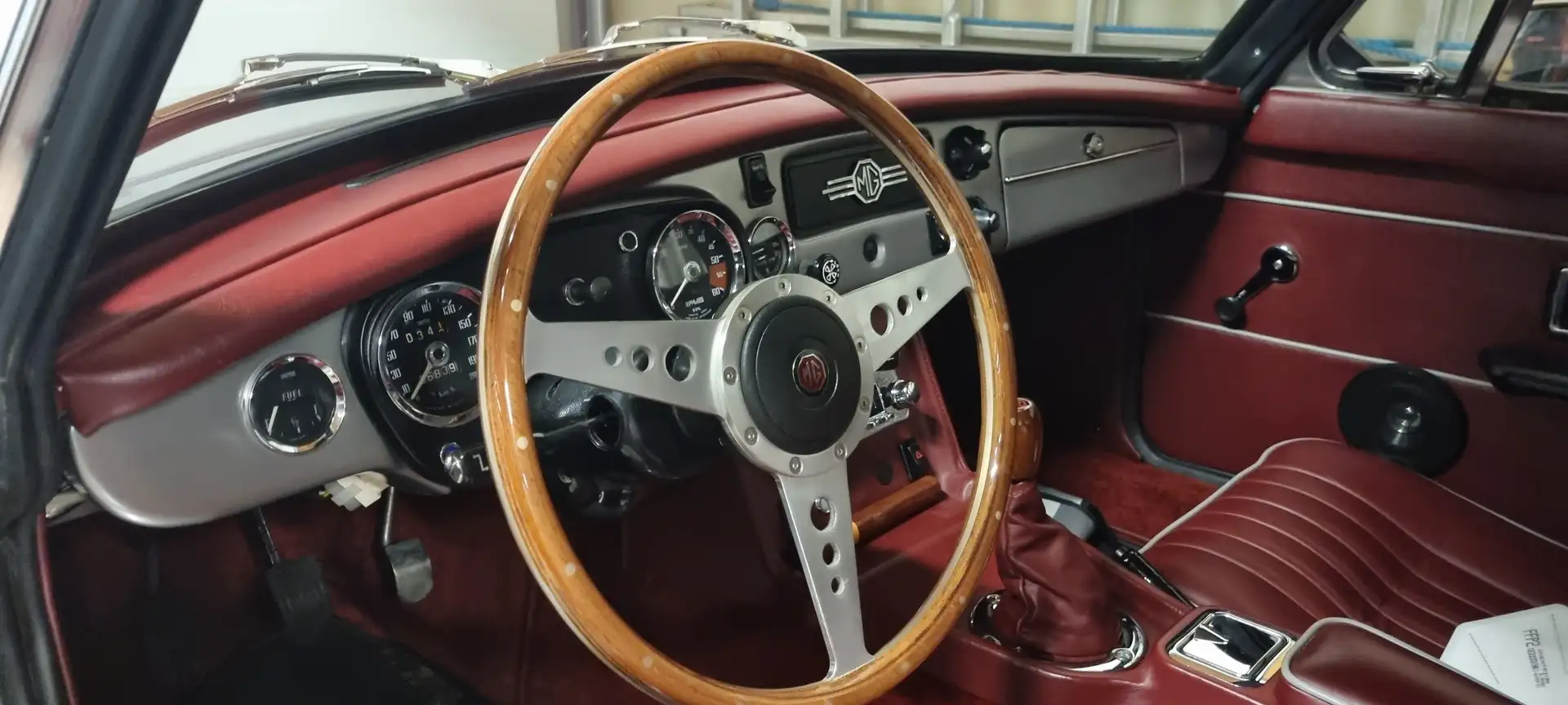 MG MGB GT V-8 Gris - 2