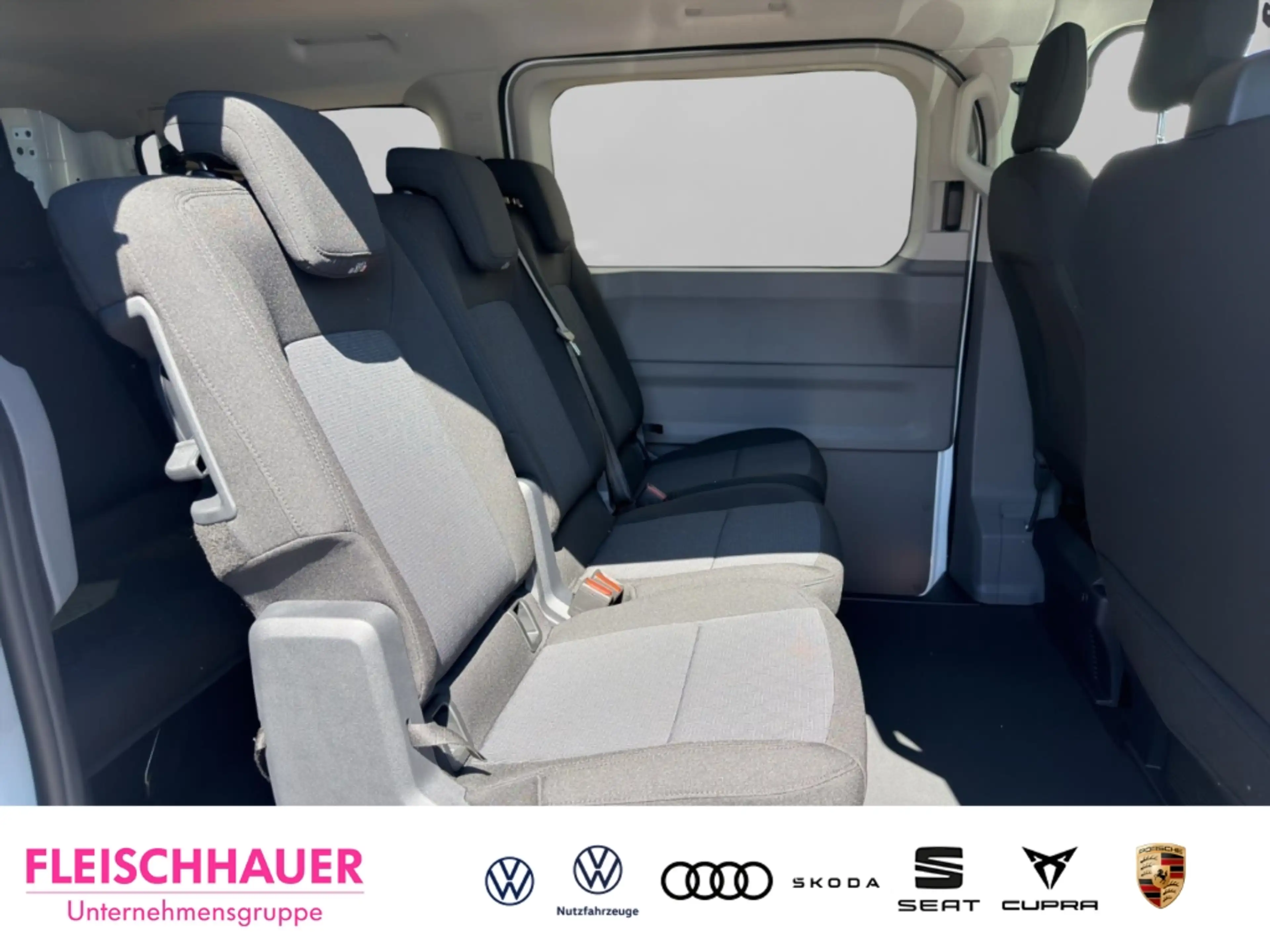 Volkswagen T7 Kombi 2.0 TDI LED Apple CarPlay Tel.-Vorb. Keyless Klima — photo 9