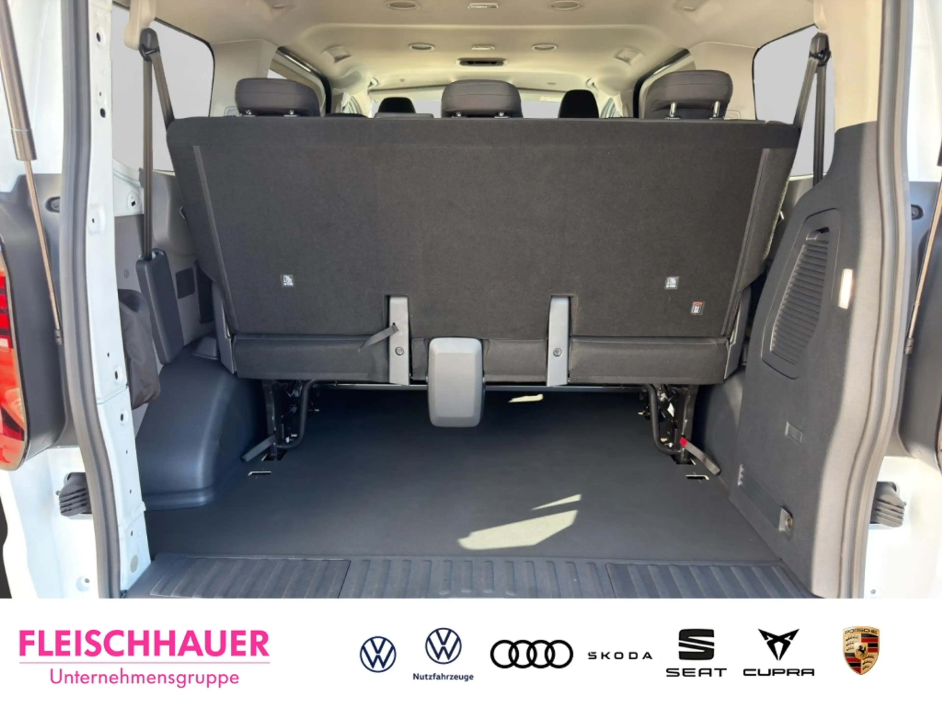 Volkswagen T7 Kombi 2.0 TDI LED Apple CarPlay Tel.-Vorb. Keyless Klima — photo 6