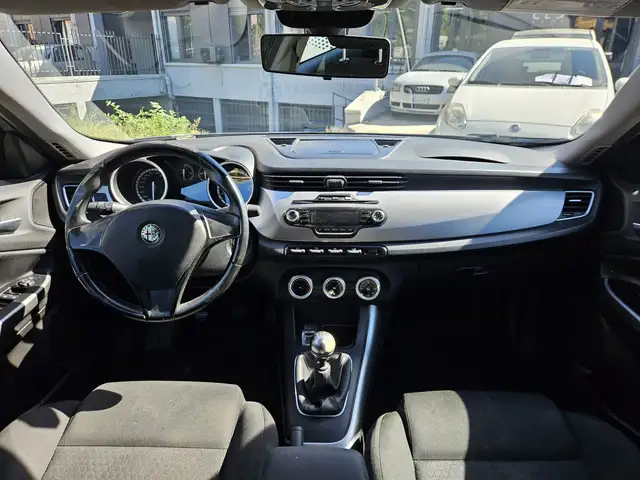 Alfa Romeo Giulietta view 8