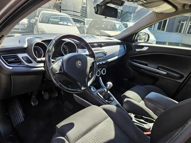 Alfa Romeo Giulietta view 6