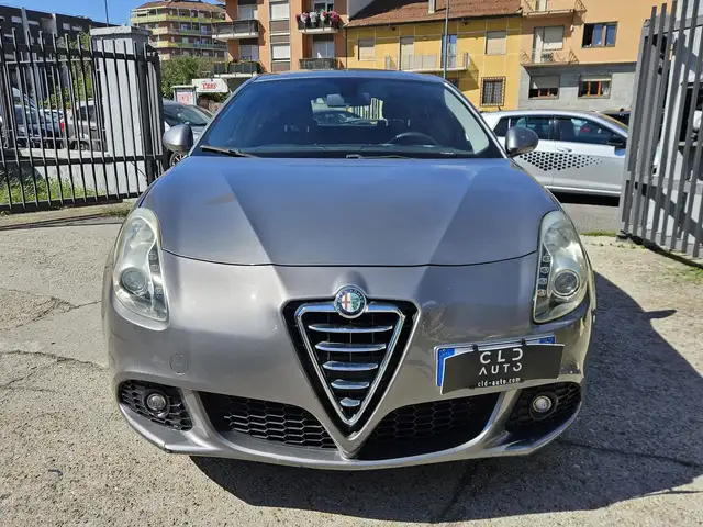 Alfa Romeo Giulietta view 2