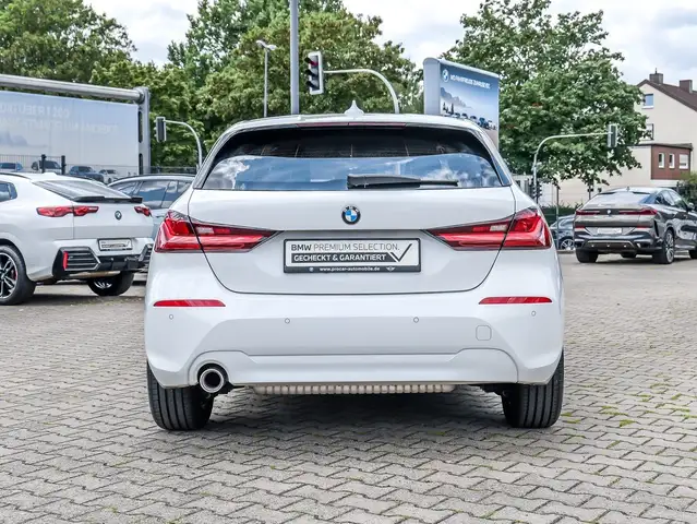 BMW 1 Series view 11