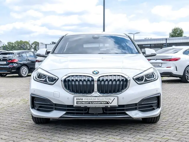 BMW 1 Series view 8