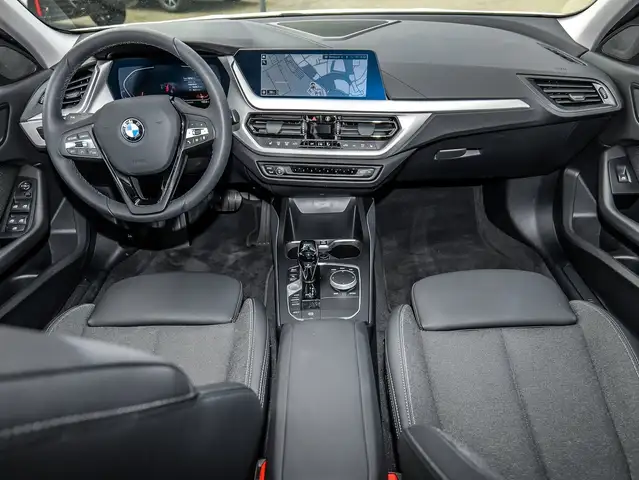 BMW 1 Series view 3