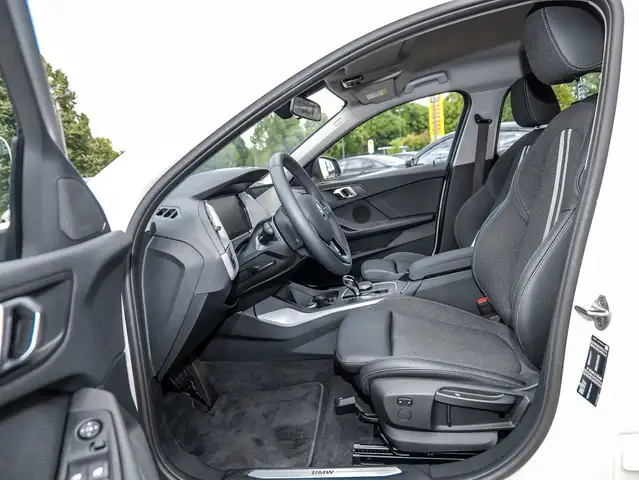 BMW 1 Series view 5