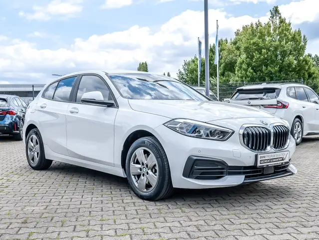 BMW 1 Series view 6