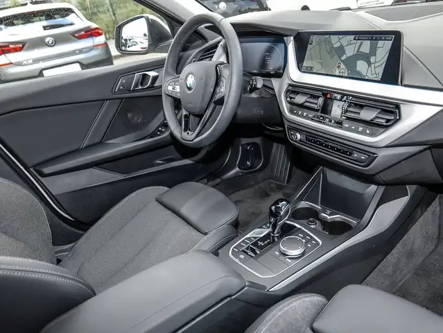 BMW 1 Series view 14
