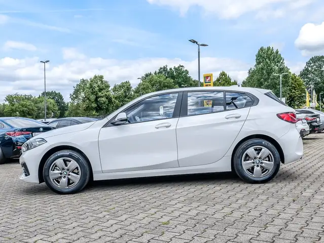 BMW 1 Series view 9