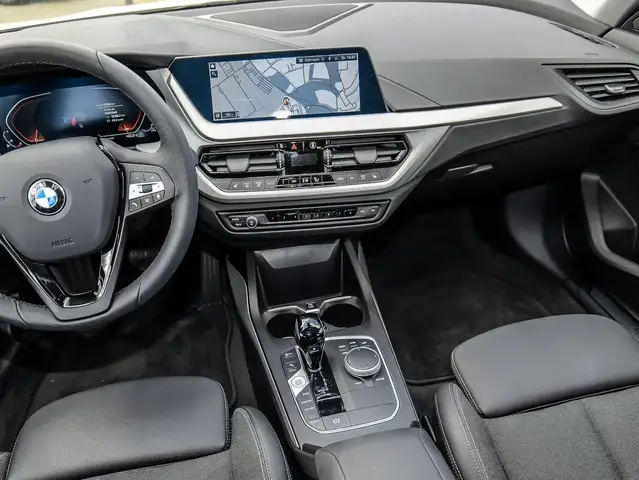BMW 1 Series view 15