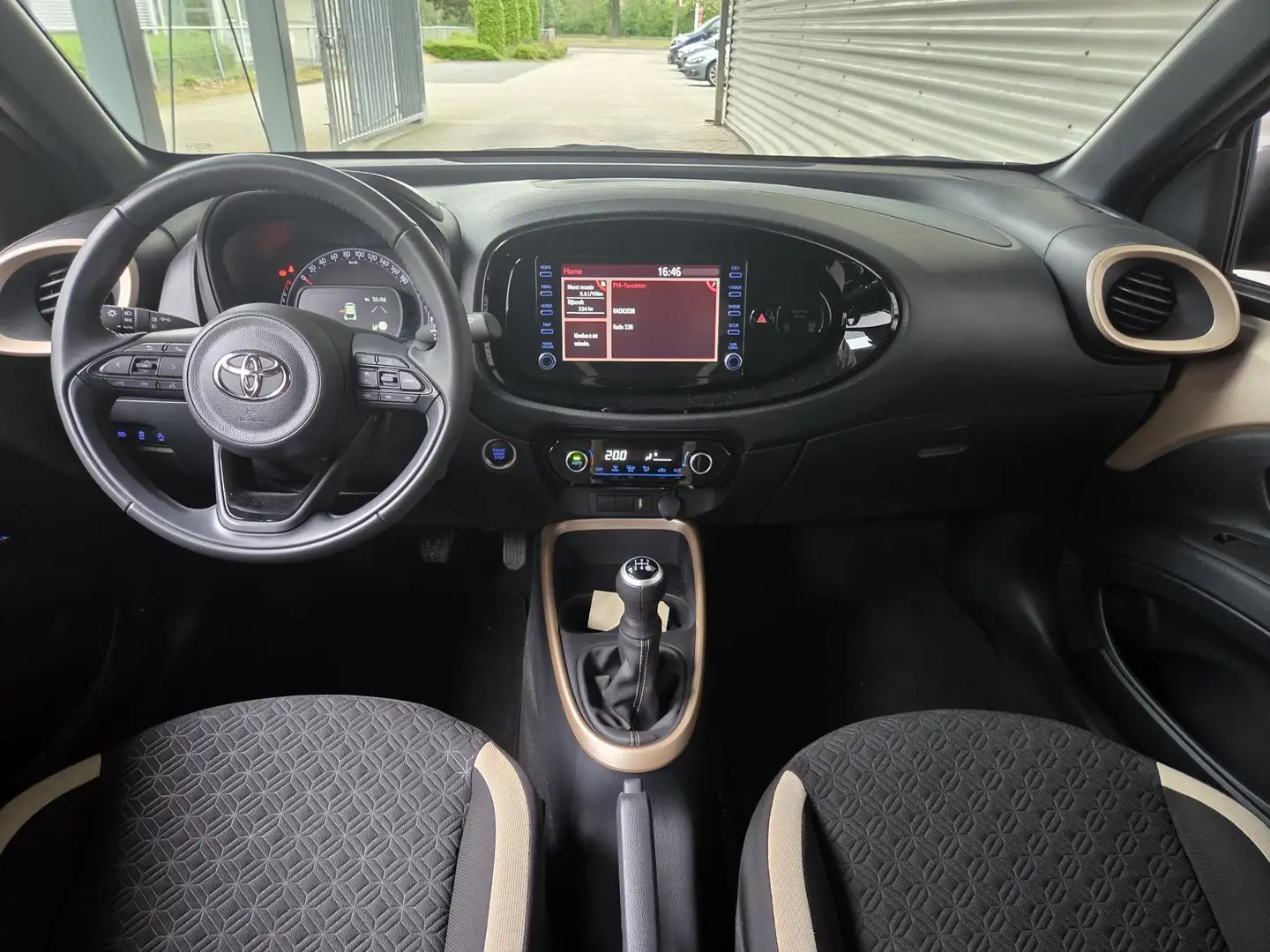 Toyota Aygo X 1.0 VVT-i MT Pulse Grijs - 2