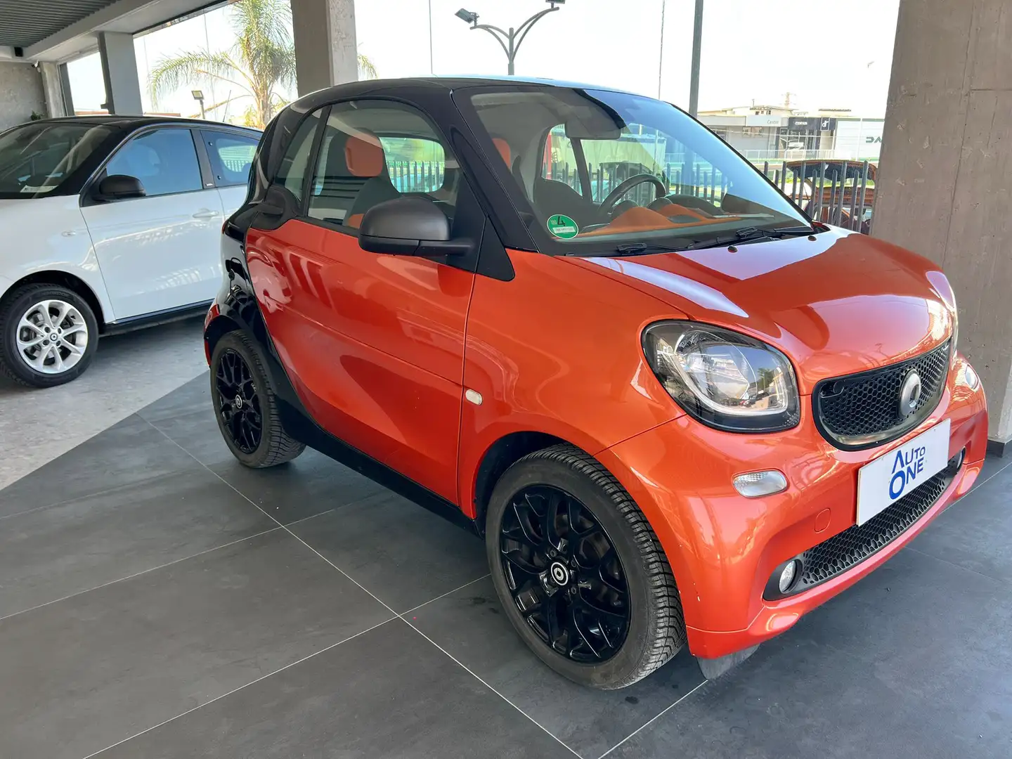 smart forTwo 1.0 71Cv Twinamic Auto Passion Bicolor Arancione - 1