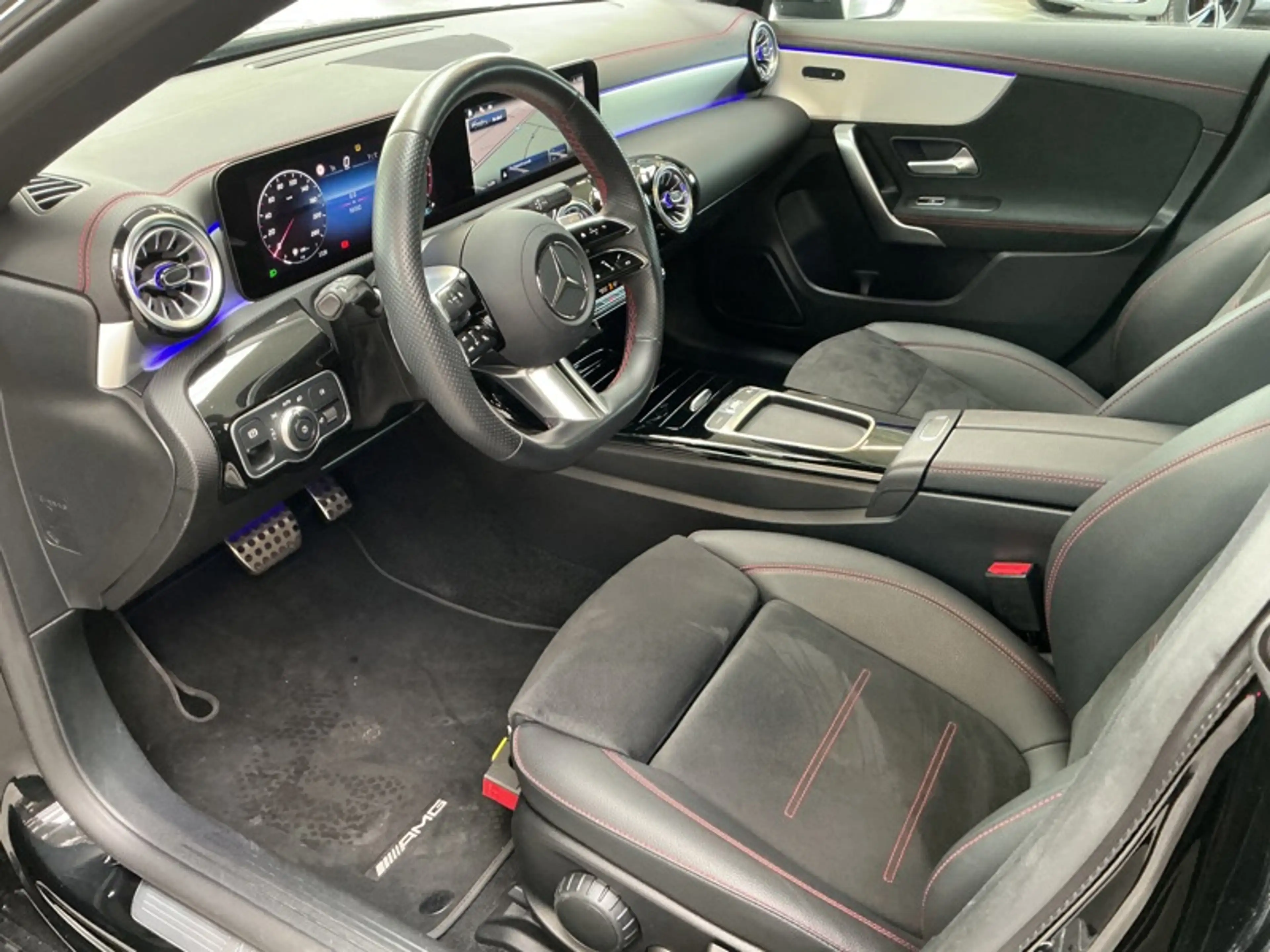 Mercedes-Benz CLA 180 Coupé AMG Pack Night Pano — photo 11