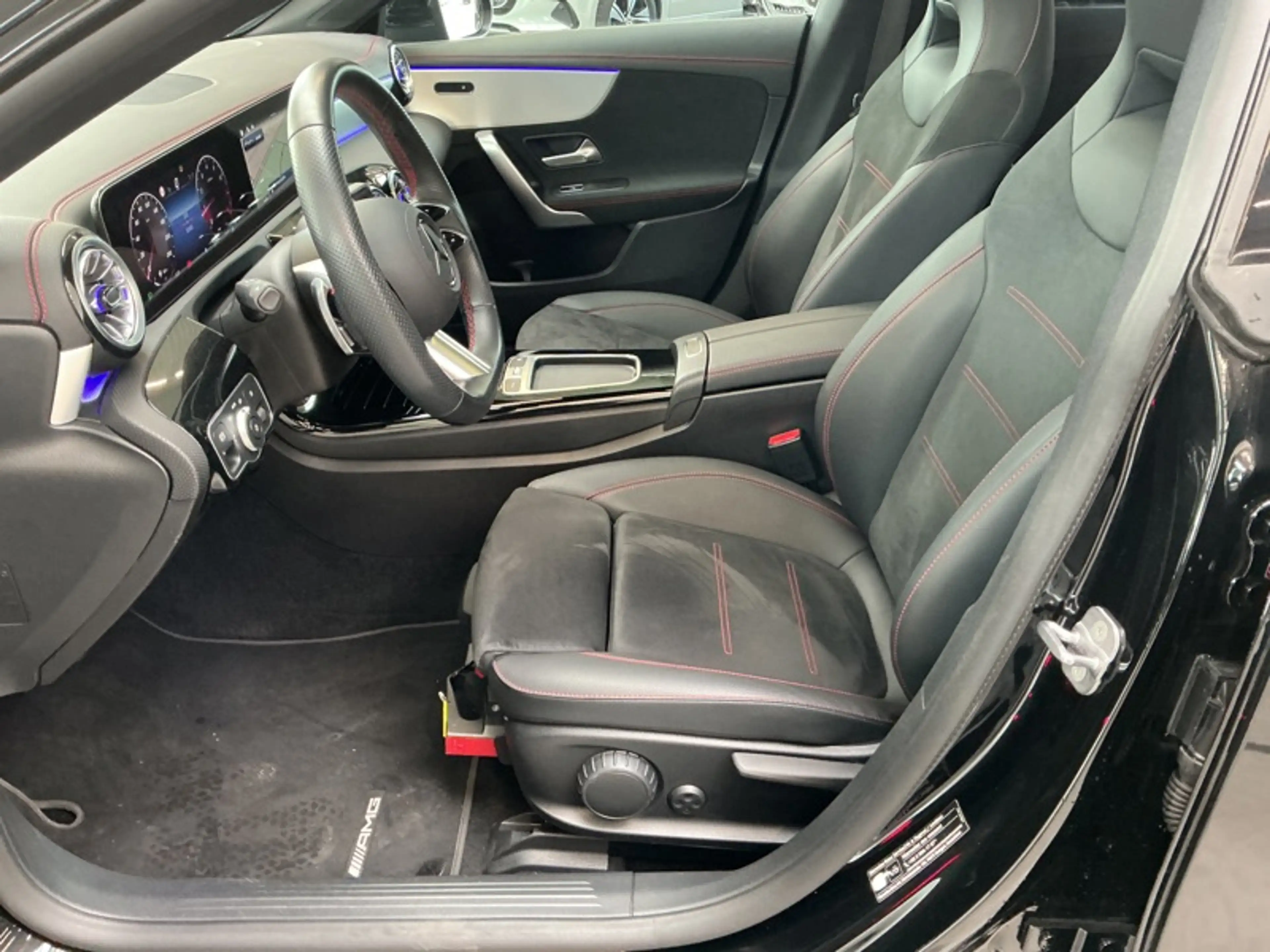 Mercedes-Benz CLA 180 Coupé AMG Pack Night Pano — photo 13