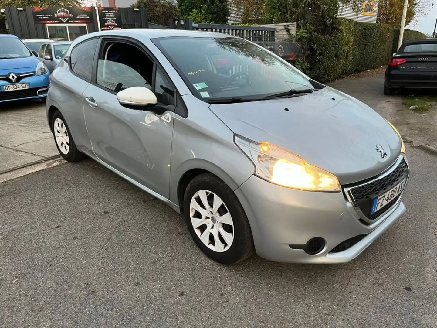 Peugeot 208 1.0 PURETECH LIKE Grau - 1