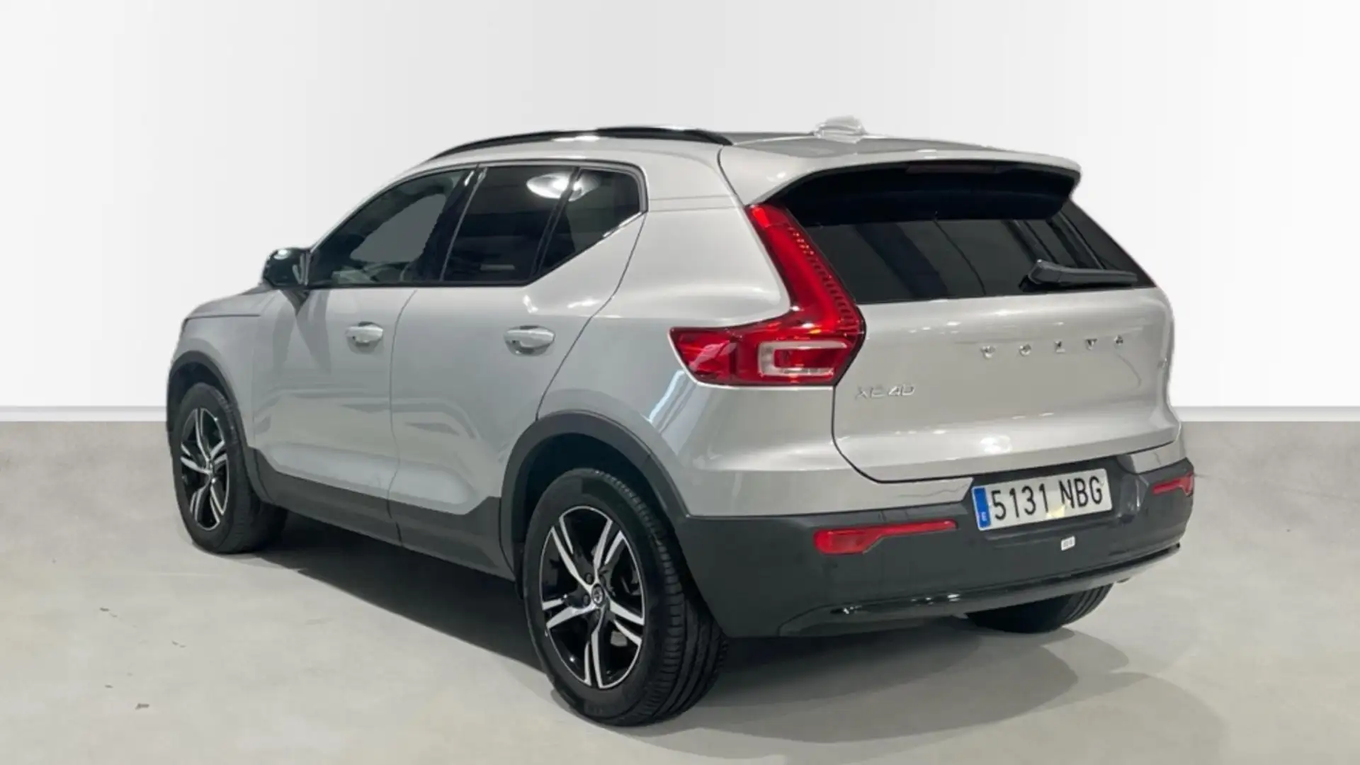 Volvo XC40 2.0 B3 PLUS DARK AUTO 5P - 2