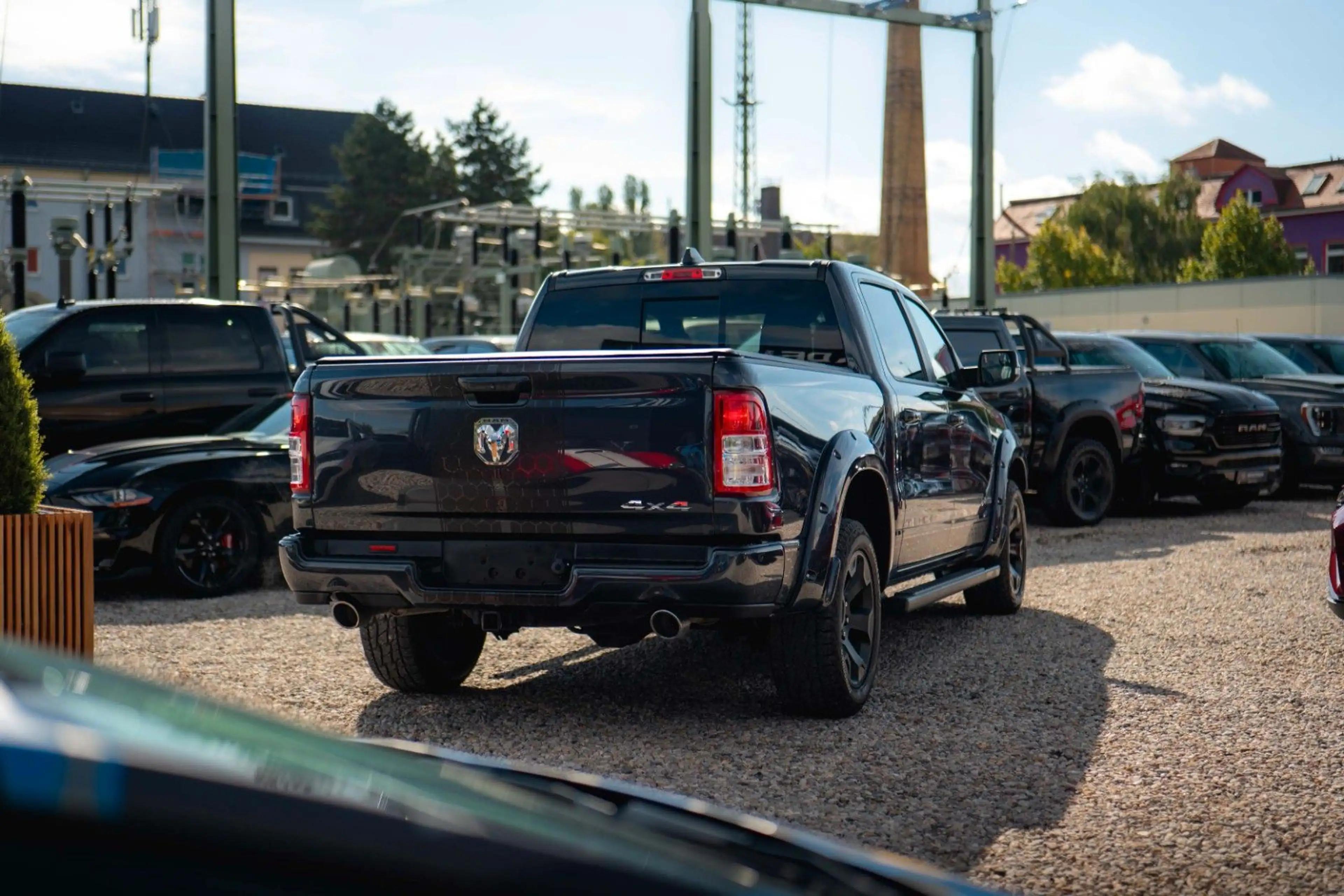 Dodge RAM 5.7 V8 HEMI 4x4 OFFROAD Night Limited 19% — photo 5