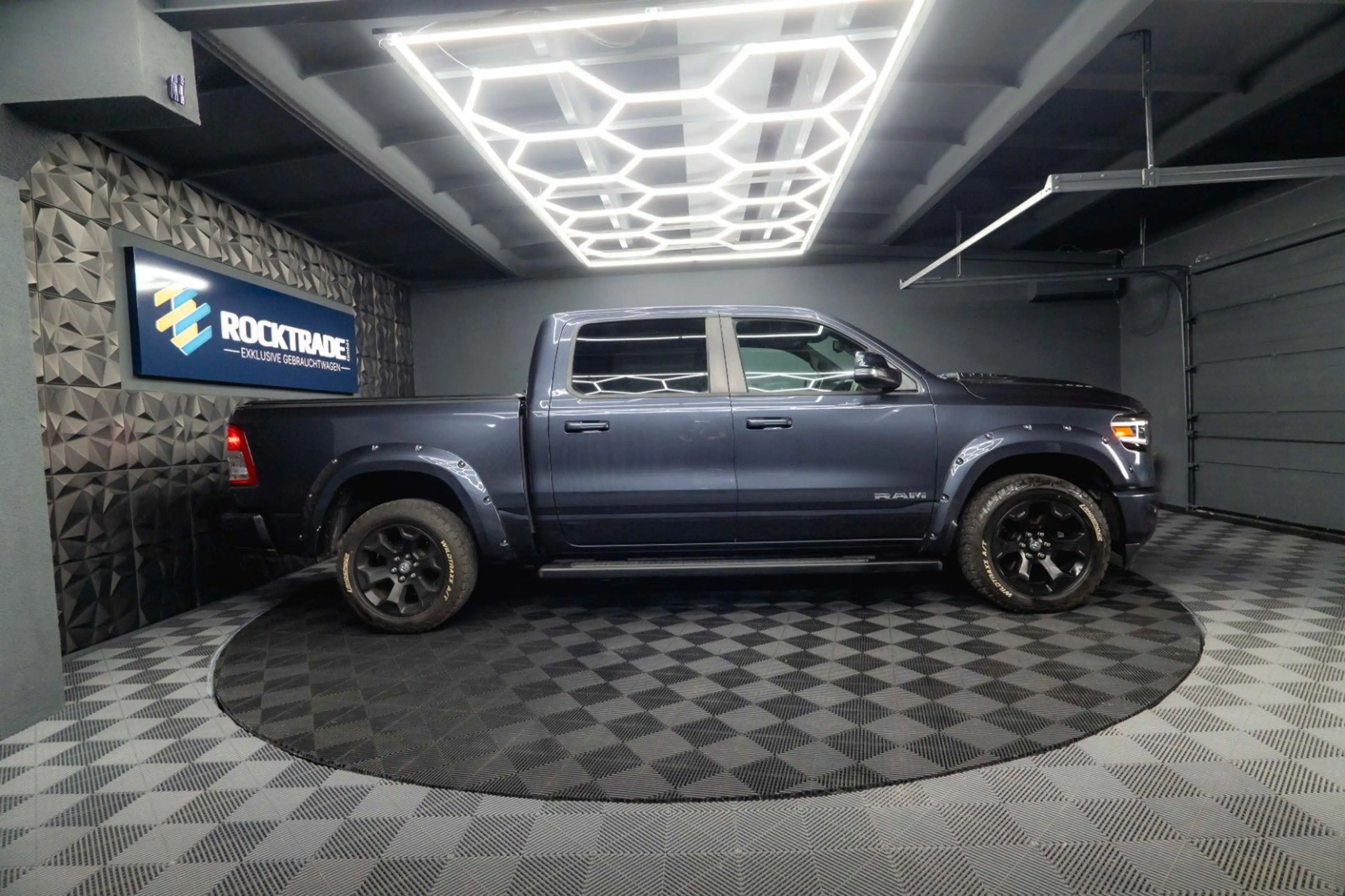 Dodge RAM 5.7 V8 HEMI 4x4 OFFROAD Night Limited 19% — photo 15