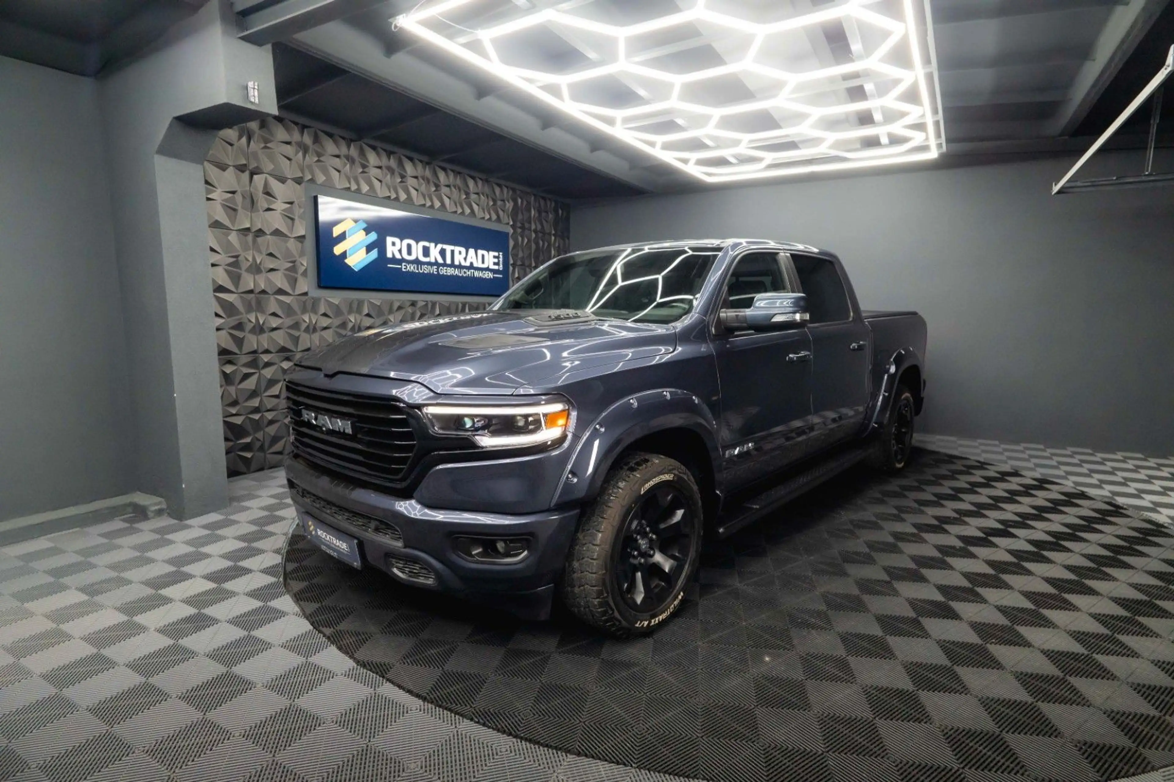 Dodge RAM 5.7 V8 HEMI 4x4 OFFROAD Night Limited 19% — photo 9