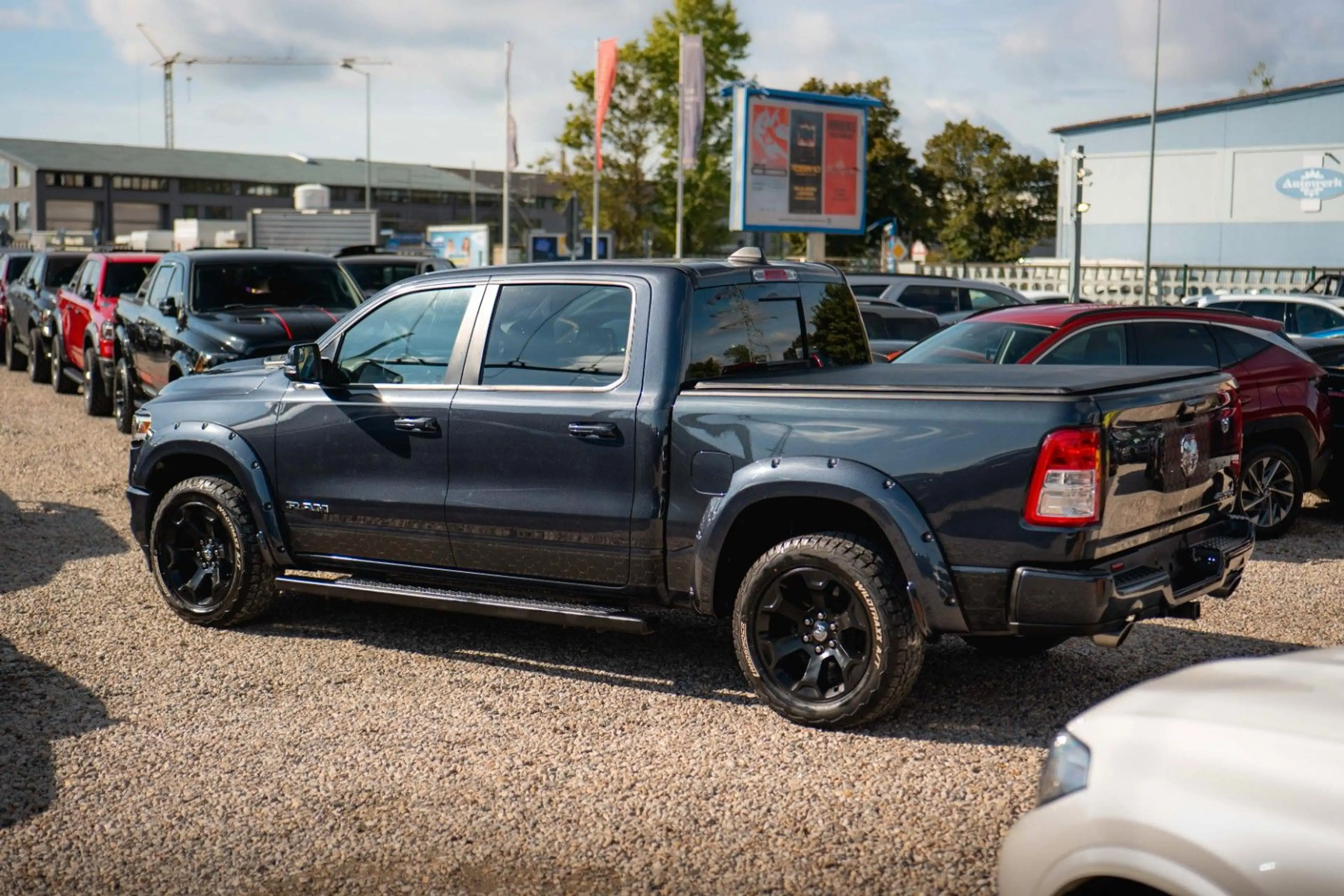 Dodge RAM 5.7 V8 HEMI 4x4 OFFROAD Night Limited 19% — photo 7