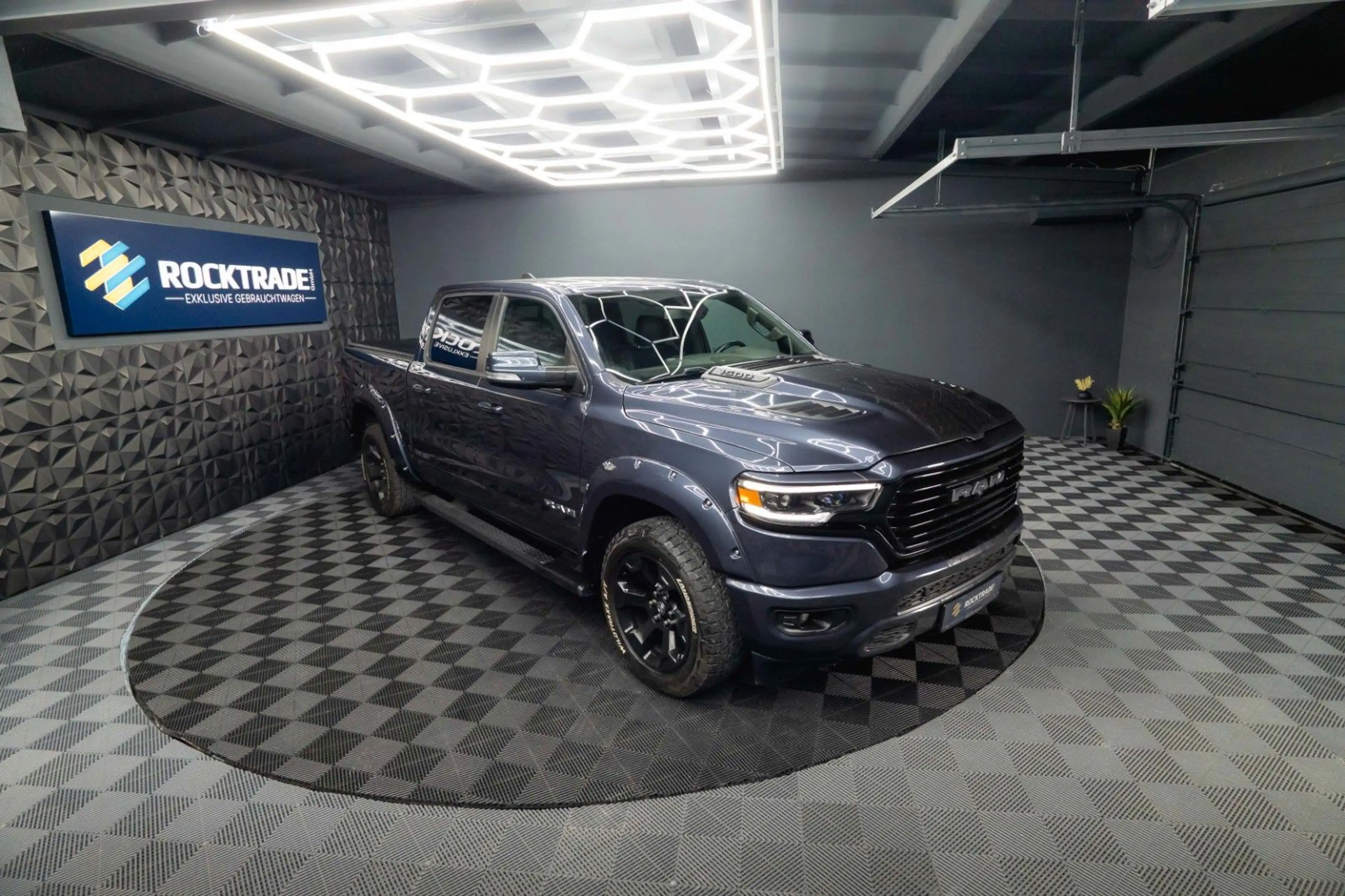 Dodge RAM 5.7 V8 HEMI 4x4 OFFROAD Night Limited 19% — photo 14
