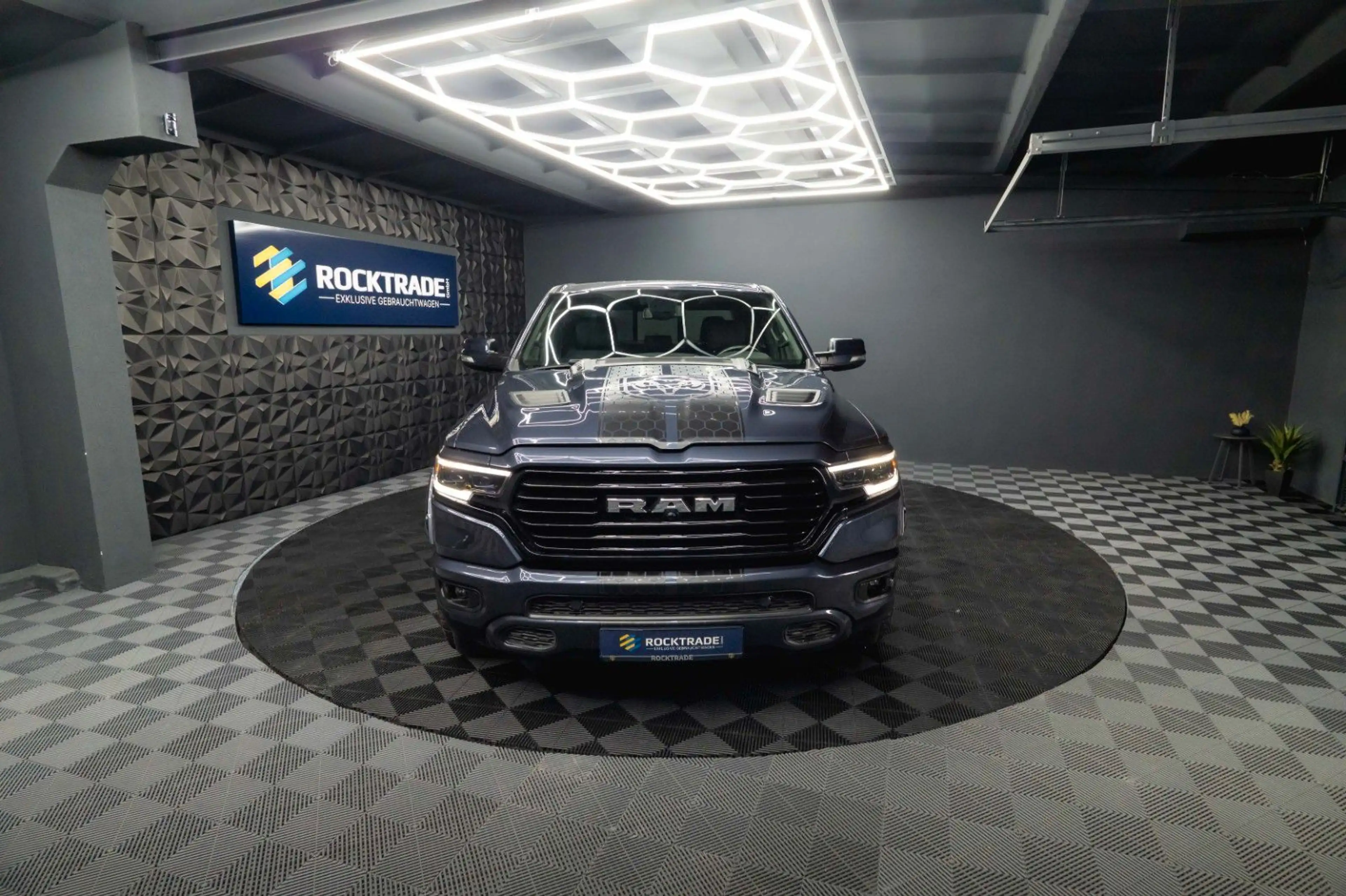 Dodge RAM 5.7 V8 HEMI 4x4 OFFROAD Night Limited 19% — photo 11