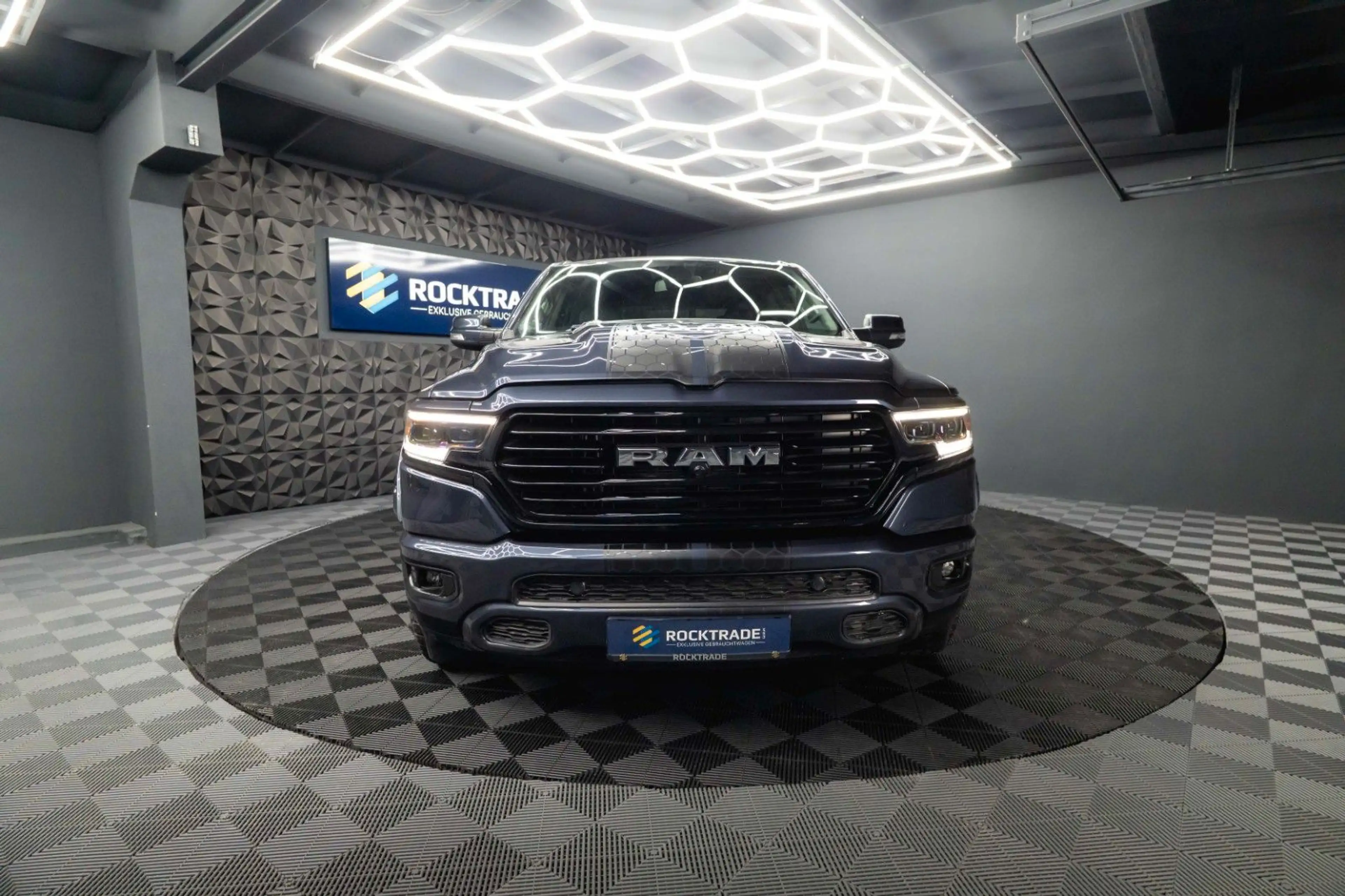 Dodge RAM 5.7 V8 HEMI 4x4 OFFROAD Night Limited 19% — photo 13