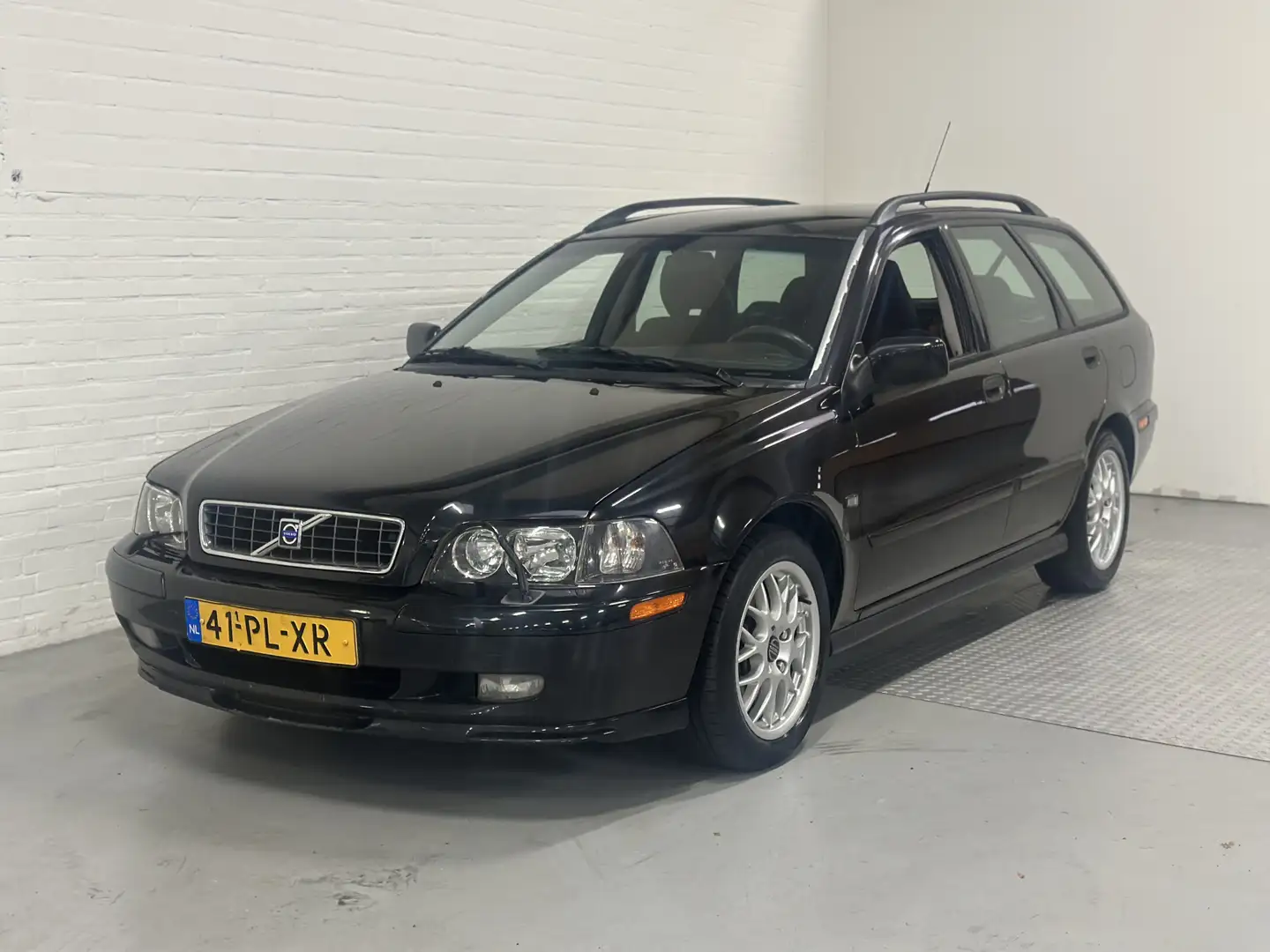 Volvo V40 1.8 Europa AIRCO /TREKHAAK / STOELVWR / ELK.PAKKE Black - 1