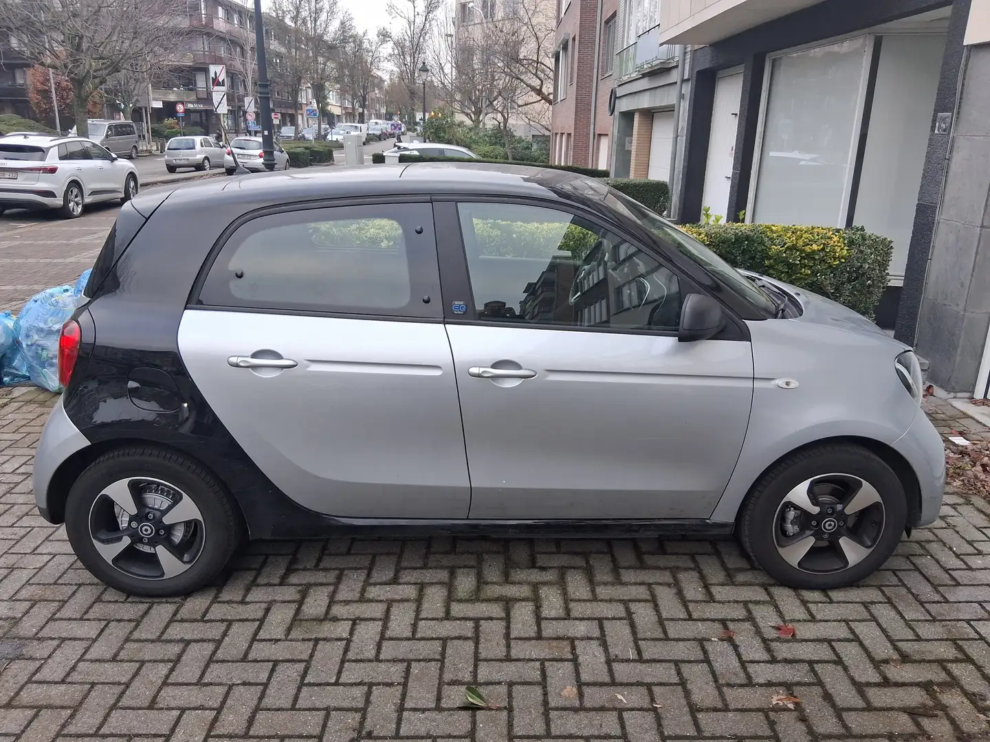 smart forFour Forfour 17.6 kWh EQ Essential Zilver - 1