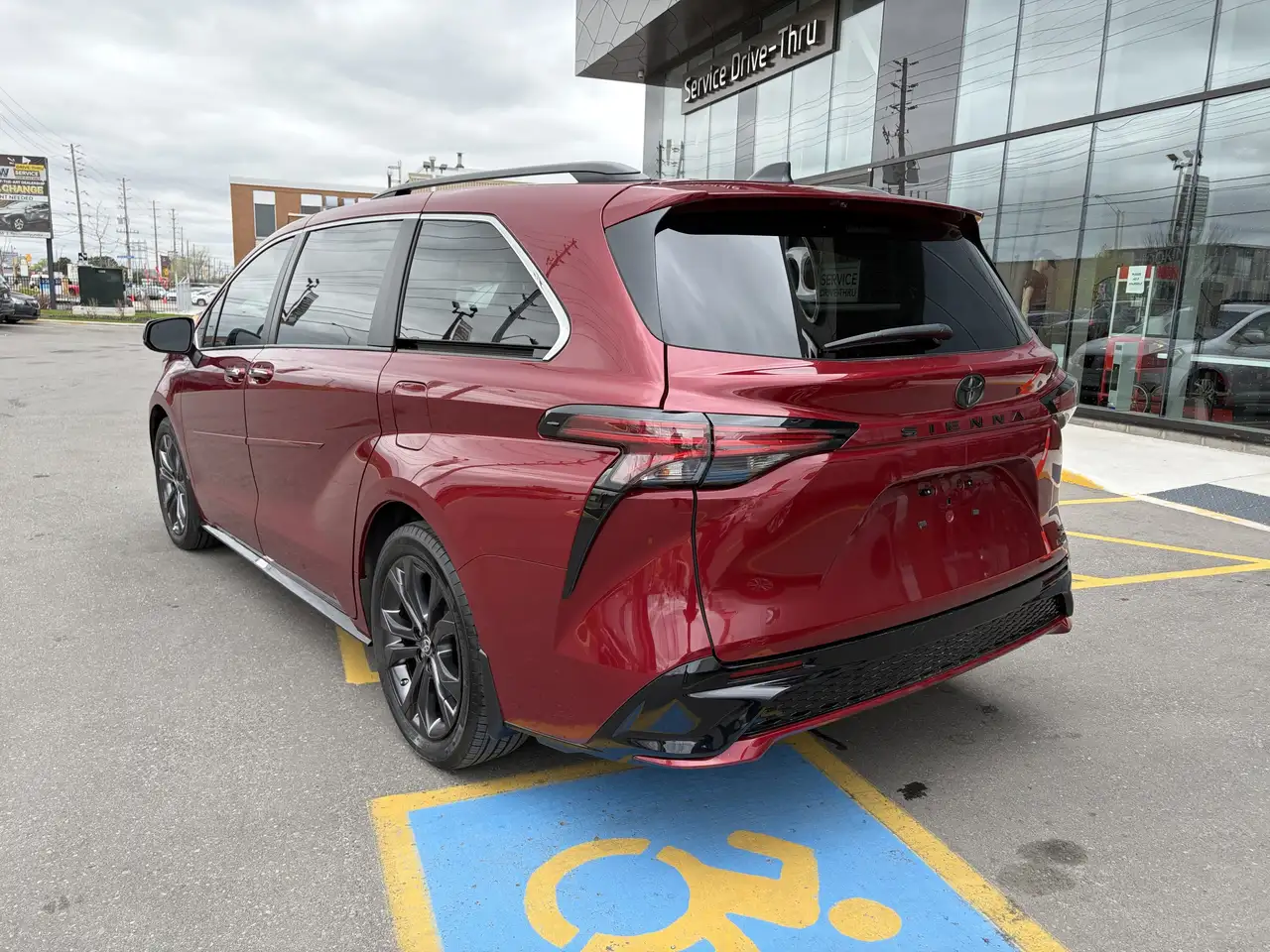 Toyota Sienna снимка Toyota Sienna